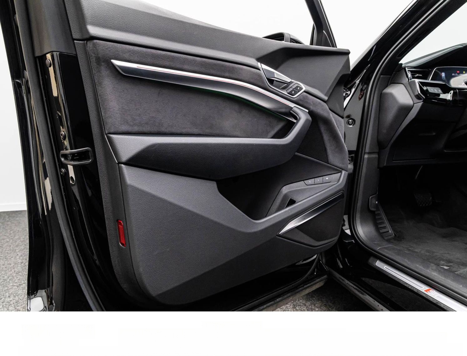 Audi E-TRON SPORTBACK S ALL-BLACK MATRIX/HuD/PANO/360 foto 14
