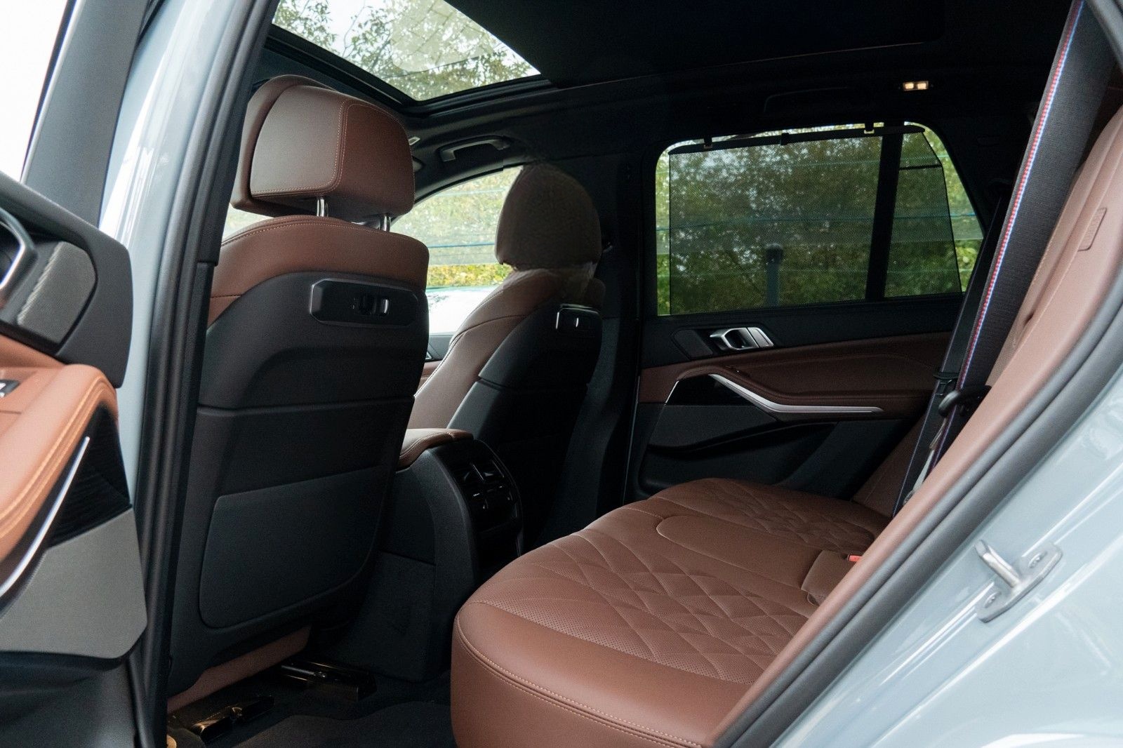 BMW X5 50e M SPORT.LUFTF.PANO.DR.ASS.H/K.360.AHK.22" foto 14