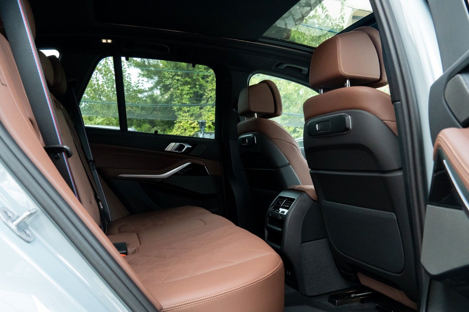 BMW X5 50e M SPORT.LUFTF.PANO.DR.ASS.H/K.360.AHK.22" foto 16