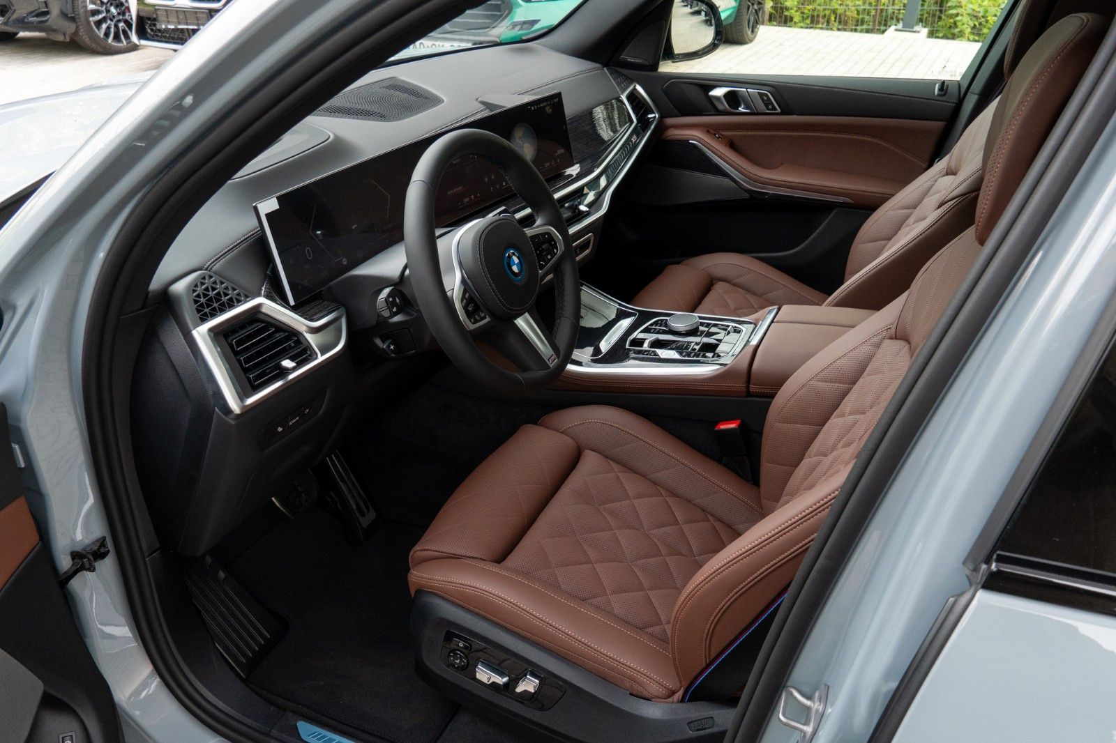 BMW X5 50e M SPORT.LUFTF.PANO.DR.ASS.H/K.360.AHK.22" foto 10