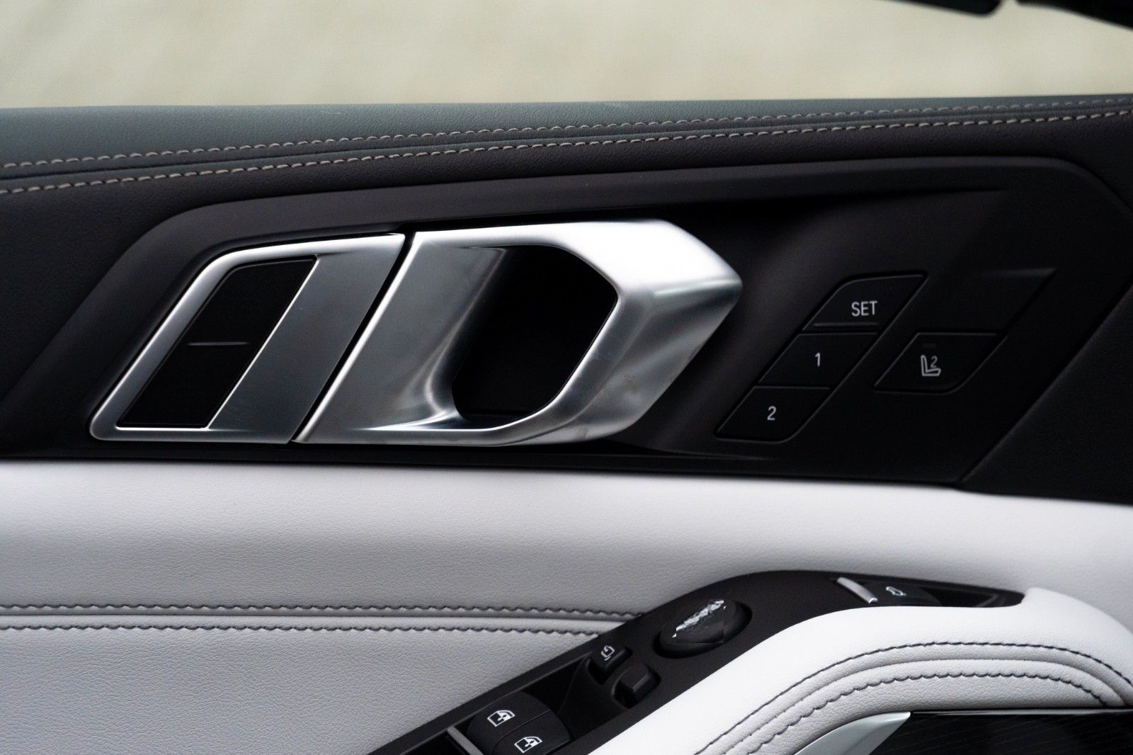 BMW X5 50e M SPORT.LUFTF.PANO.DR.ASS.PRO.360.AHK.22" foto 24