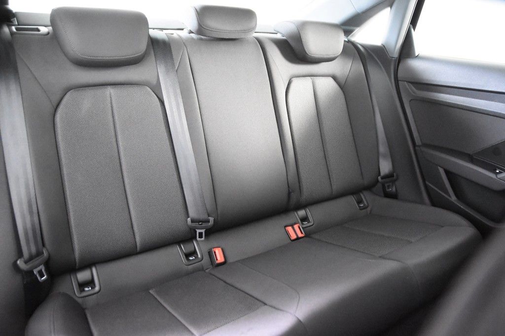 Audi A3 35 TFSI Limosine *1.Hand*Navi*DAB* foto 10