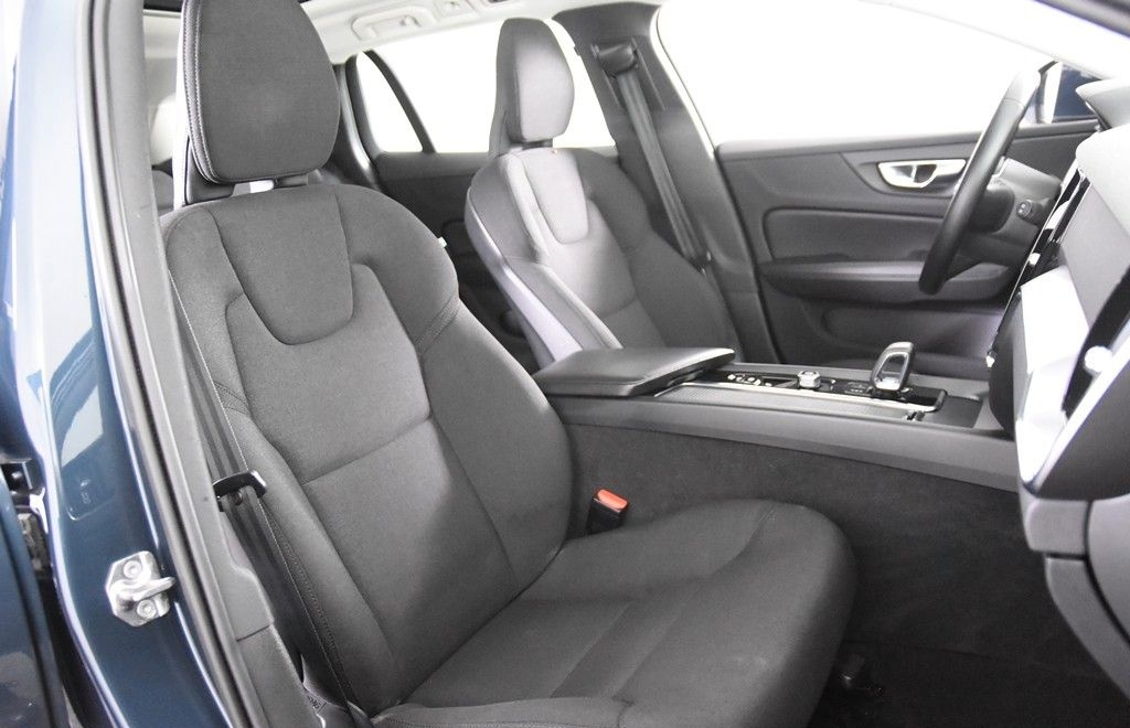 Volvo V60 B3 Momentum *1.Hand*Pano.*SHZ*Navi* foto 3