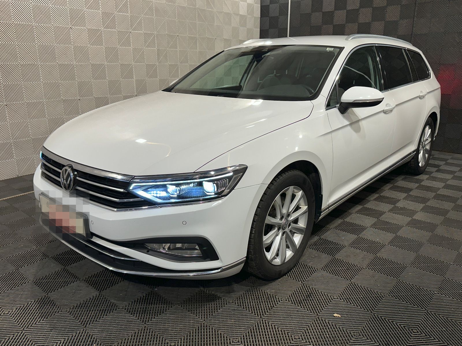 Volkswagen Passat Variant*ELEGANCE*MATRIX-ACC-AHK-R.KAM-SHZ foto 2