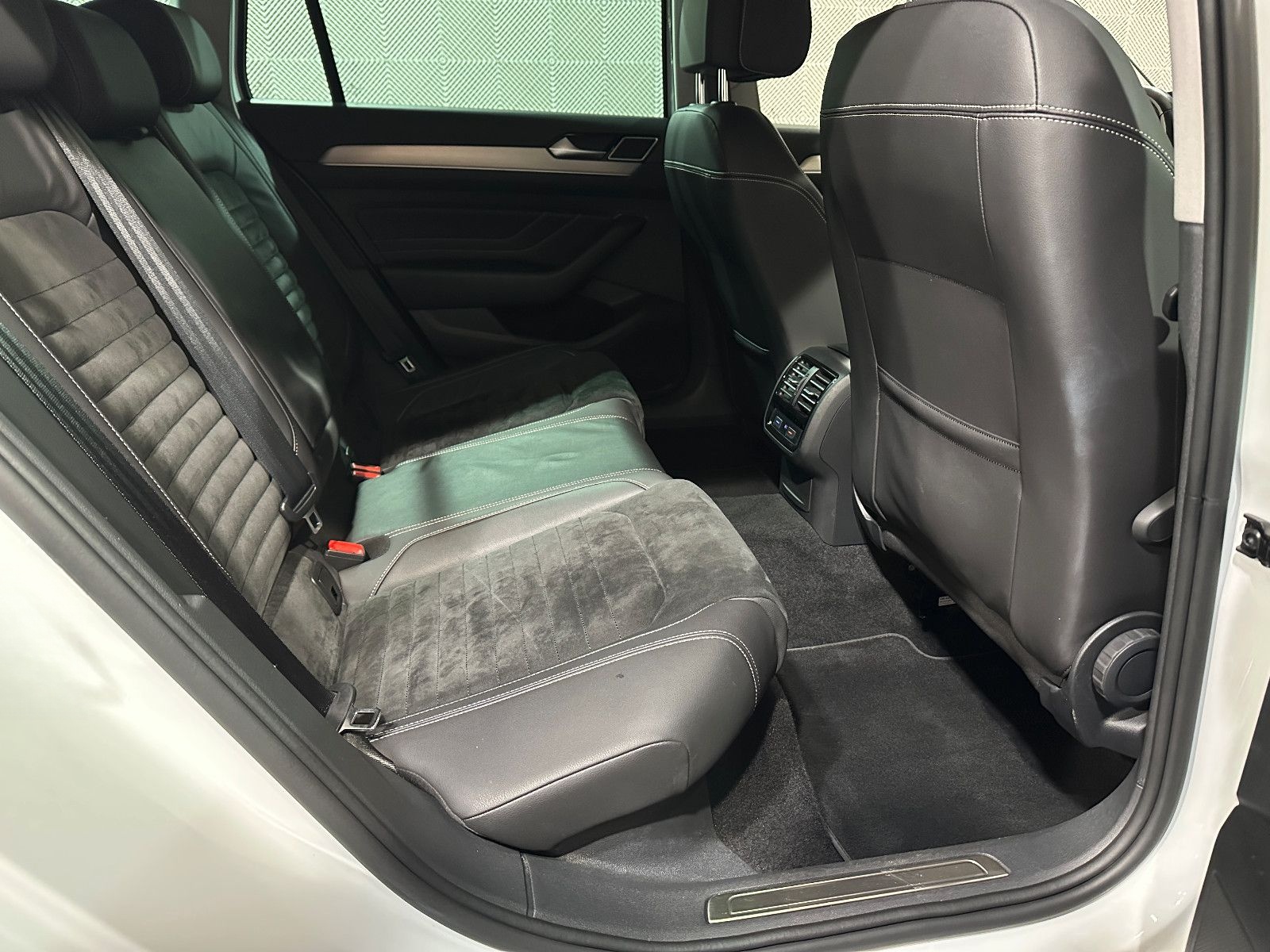 Volkswagen Passat Variant*ELEGANCE*MATRIX-ACC-AHK-R.KAM-SHZ foto 13