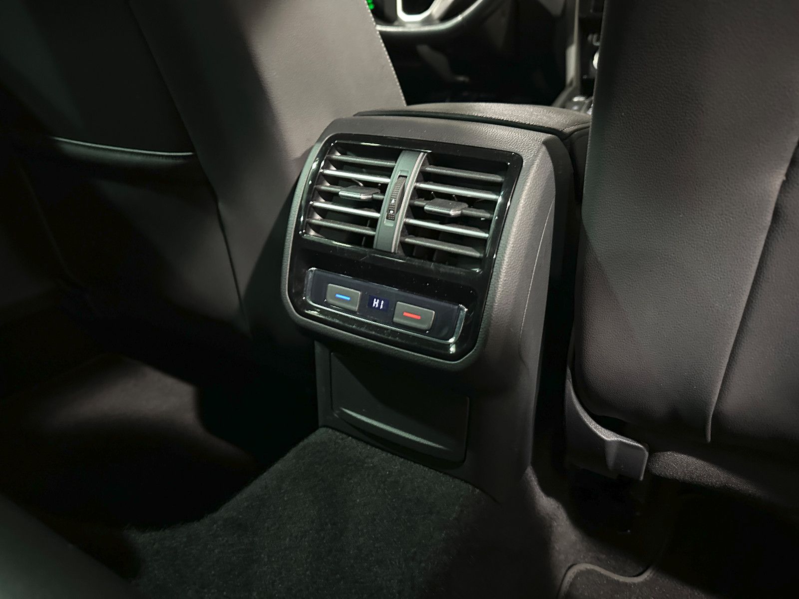 Volkswagen Passat Variant*ELEGANCE*MATRIX-ACC-AHK-R.KAM-SHZ foto 14