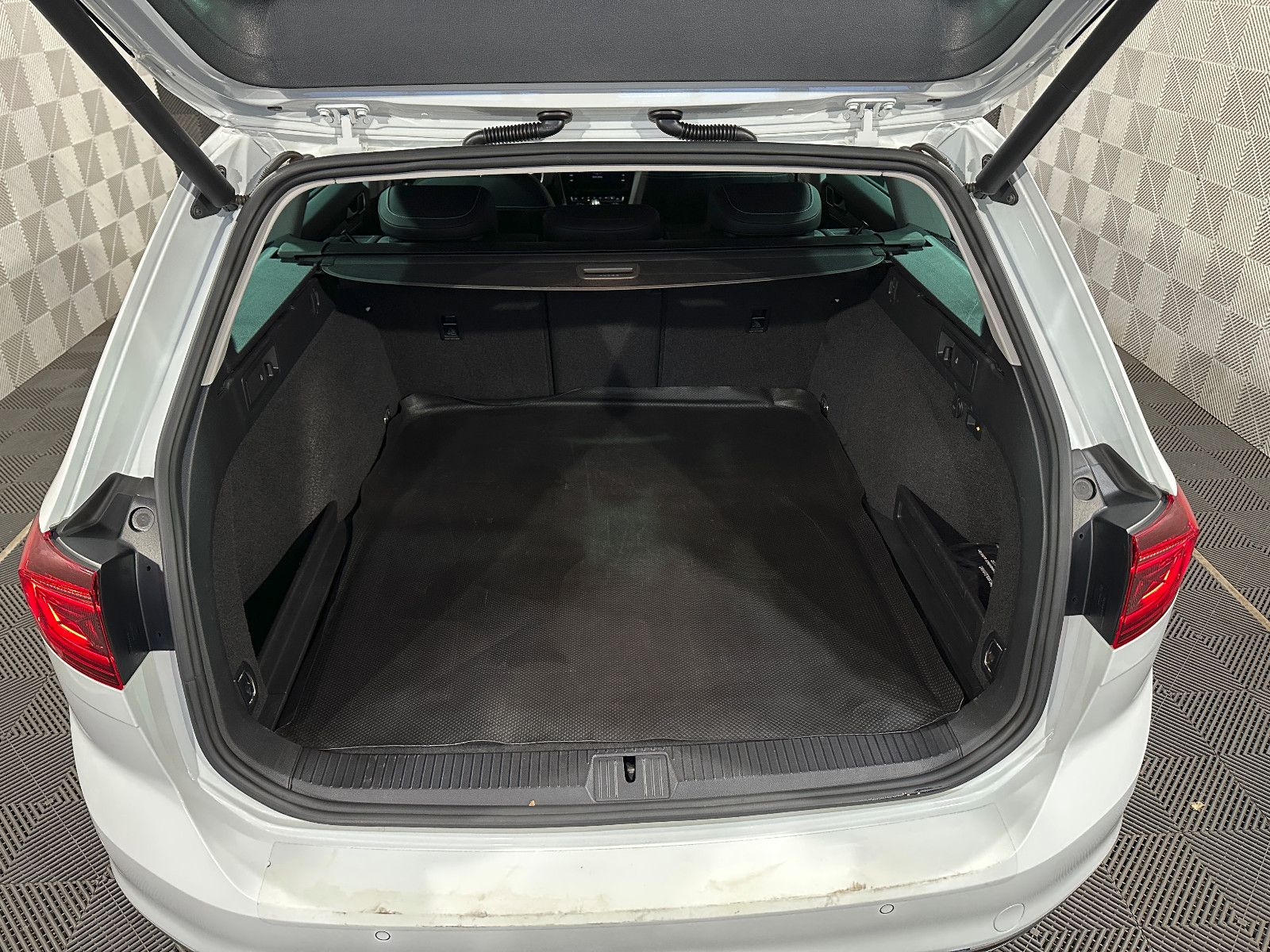 Volkswagen Passat Variant*ELEGANCE*MATRIX-ACC-AHK-R.KAM-SHZ foto 5