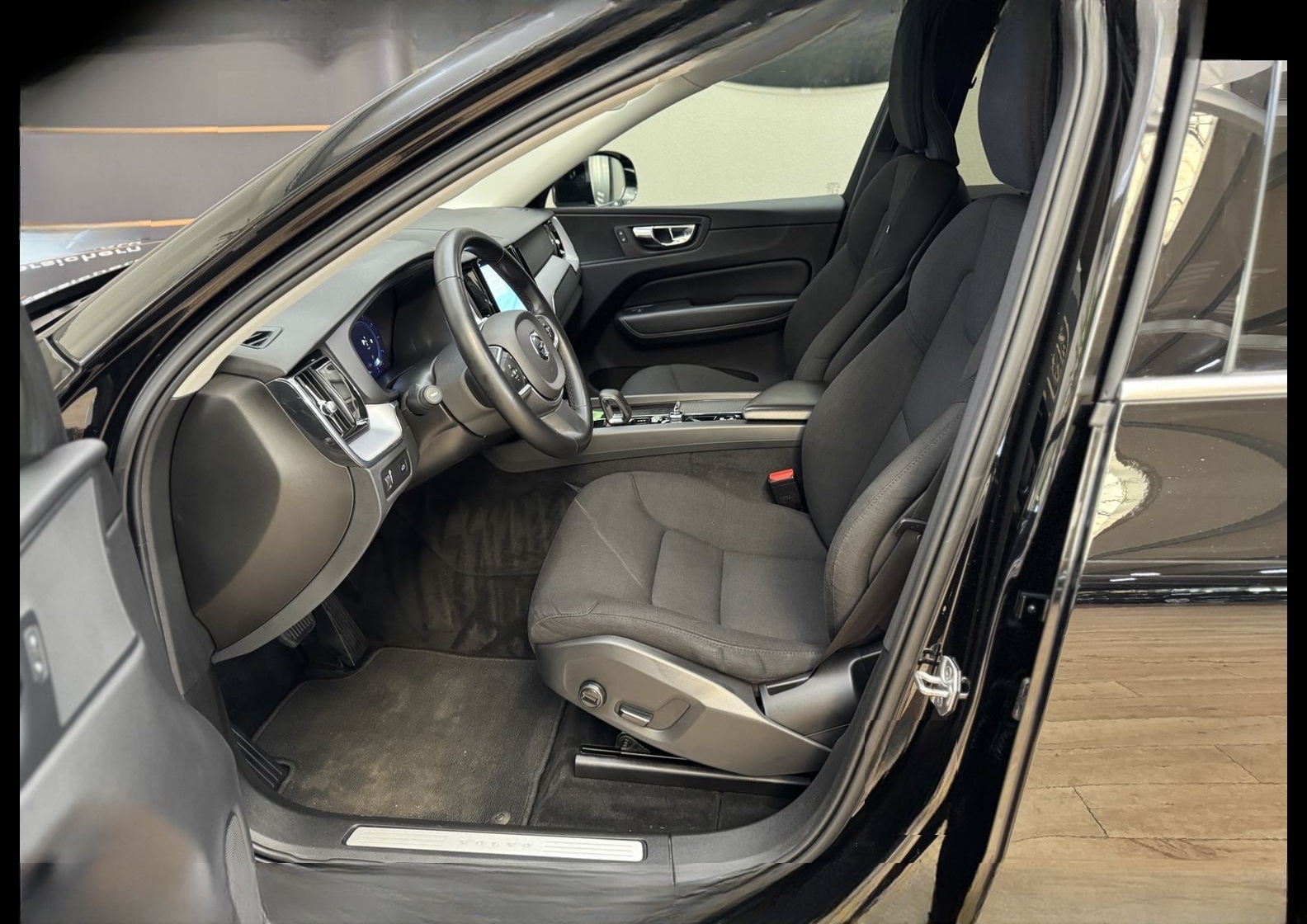 Volvo XC60 B4 D Momentum Pro *LED*AHK*ACC*StHz*MJ2022* foto 14