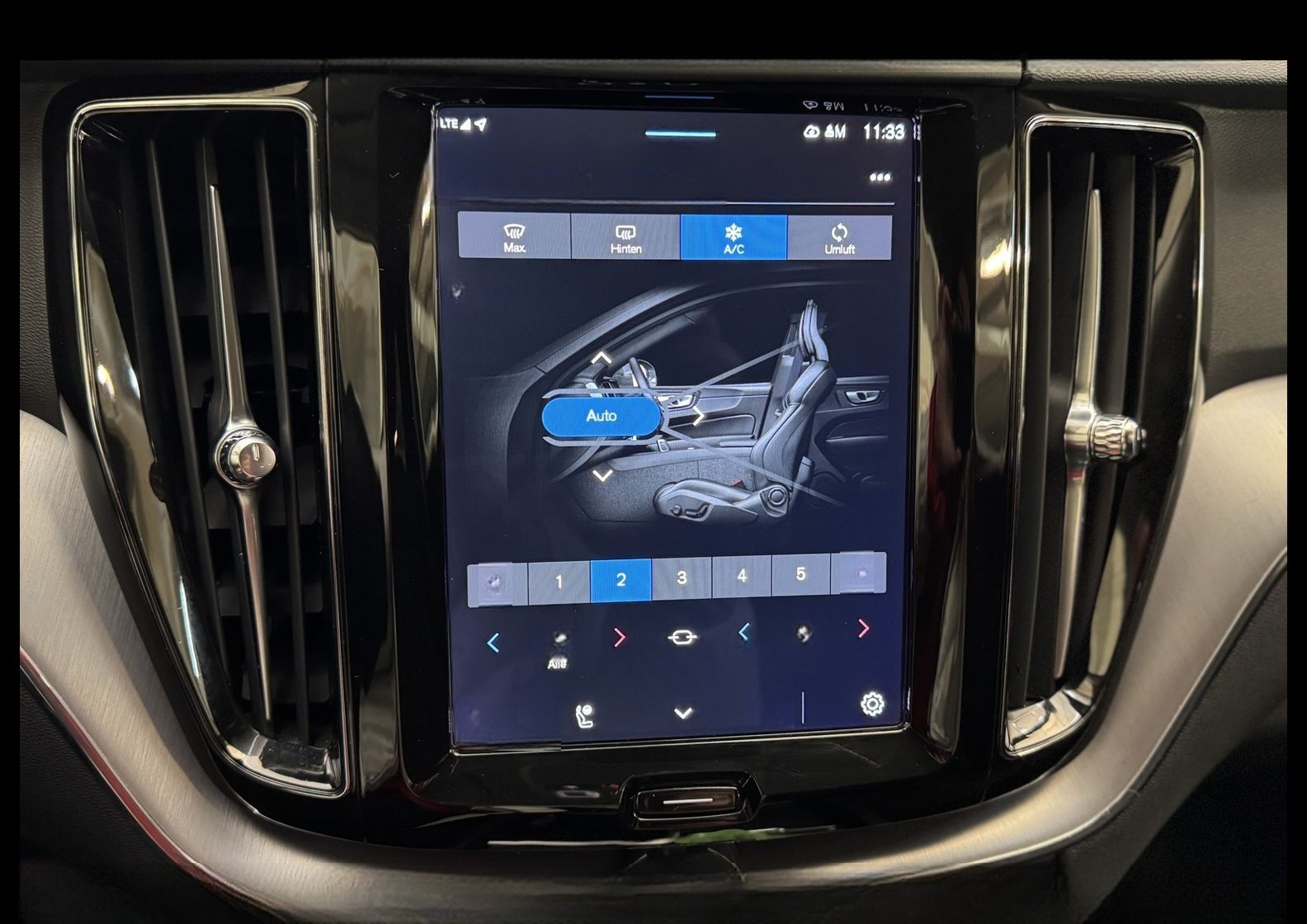 Volvo XC60 B4 D Momentum Pro *LED*AHK*ACC*StHz*MJ2022* foto 24