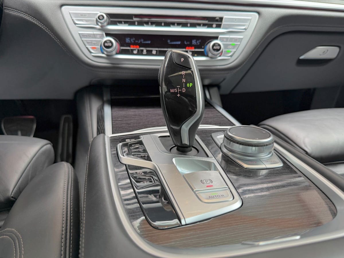 BMW 750i M-Paket Sport Performance 449PS VOLL foto 21