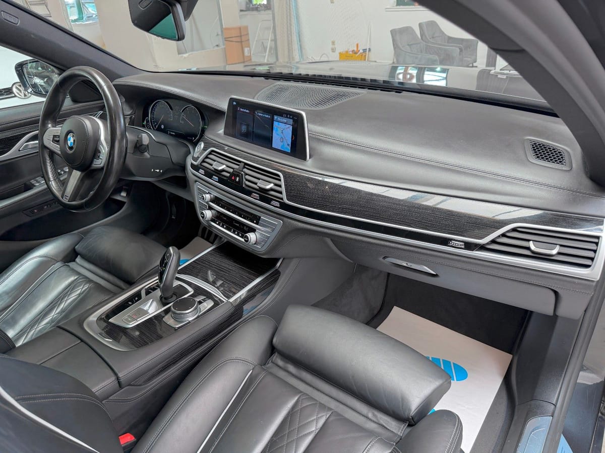 BMW 750i M-Paket Sport Performance 449PS VOLL foto 7