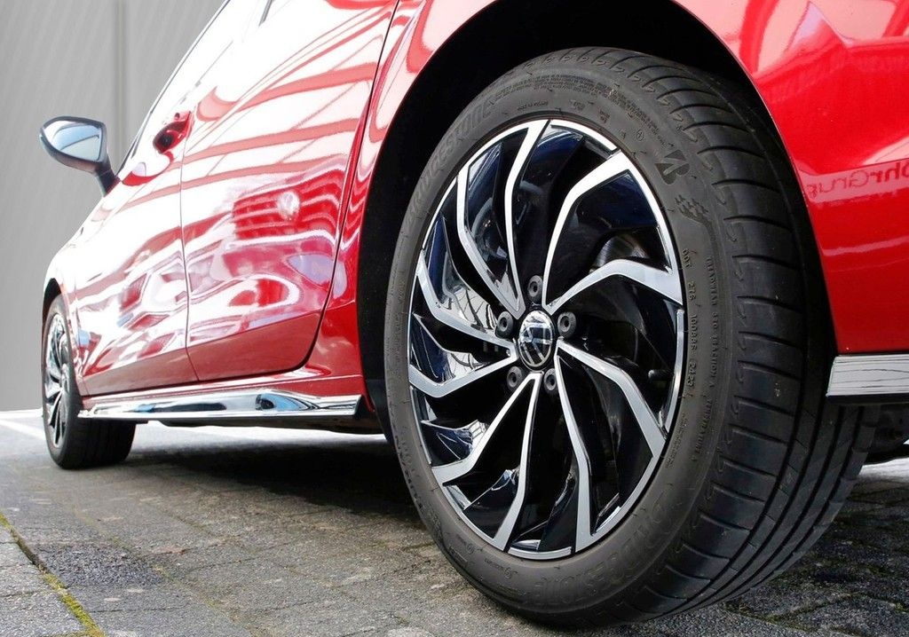 Volkswagen Golf VIII 1.5 eTSI DSG R-Line 17" AHK Standheizu foto 6