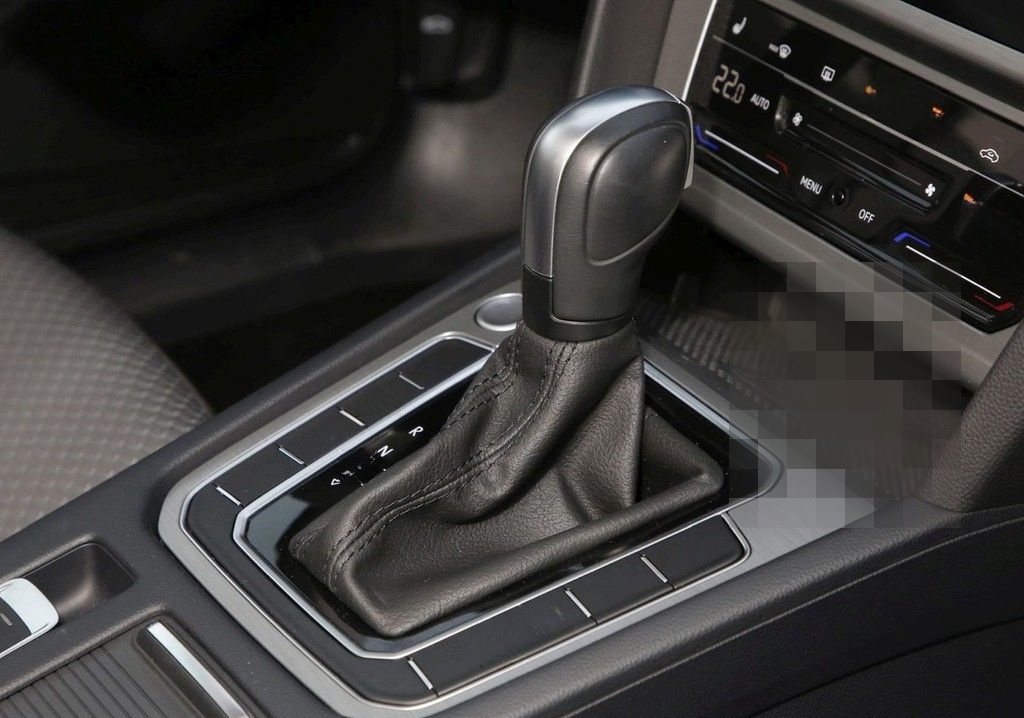 Volkswagen Passat Variant 2.0 TDI DSG Kamera Navi AppConnec foto 11