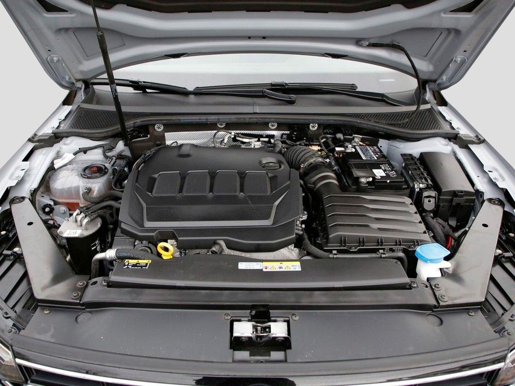 Volkswagen Passat Variant 2.0 TDI DSG Kamera Navi AppConnec foto 8