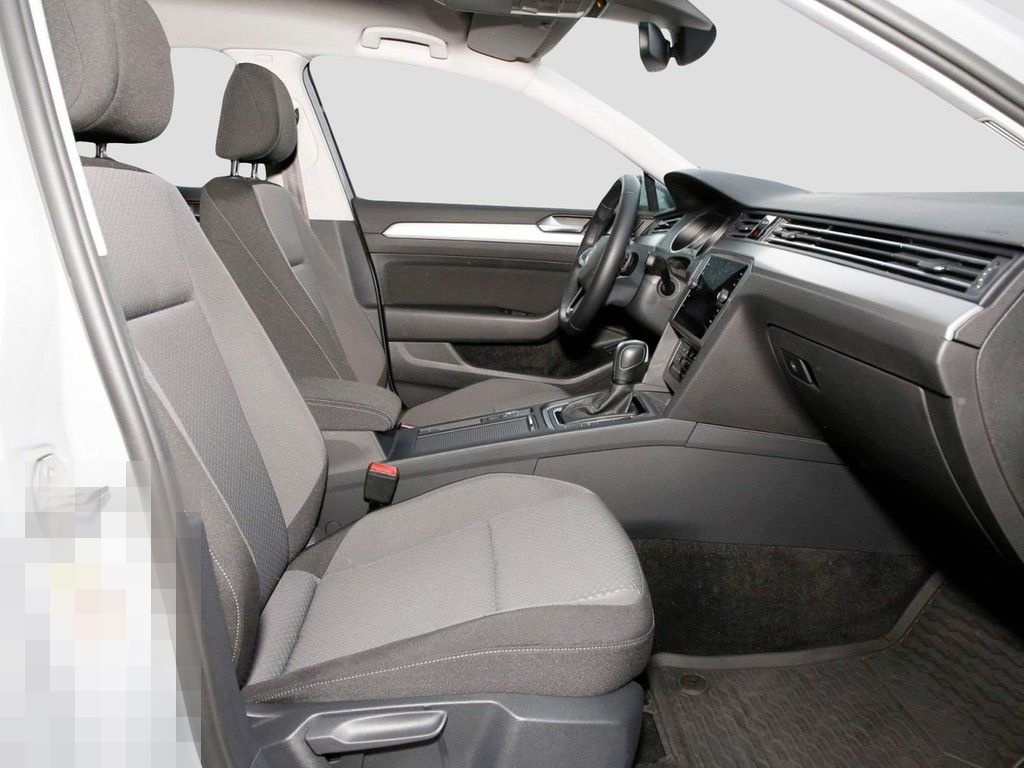 Volkswagen Passat Variant 2.0 TDI DSG Kamera Navi AppConnec foto 9