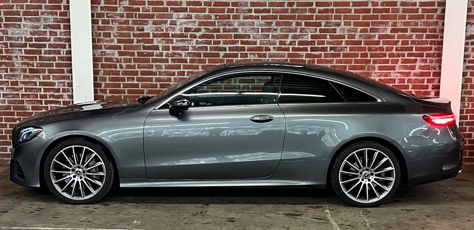 Mercedes-Benz E 350d 4-Matic Coupe 9G AMG WIDE/HUD/DTR+/PANO foto 2