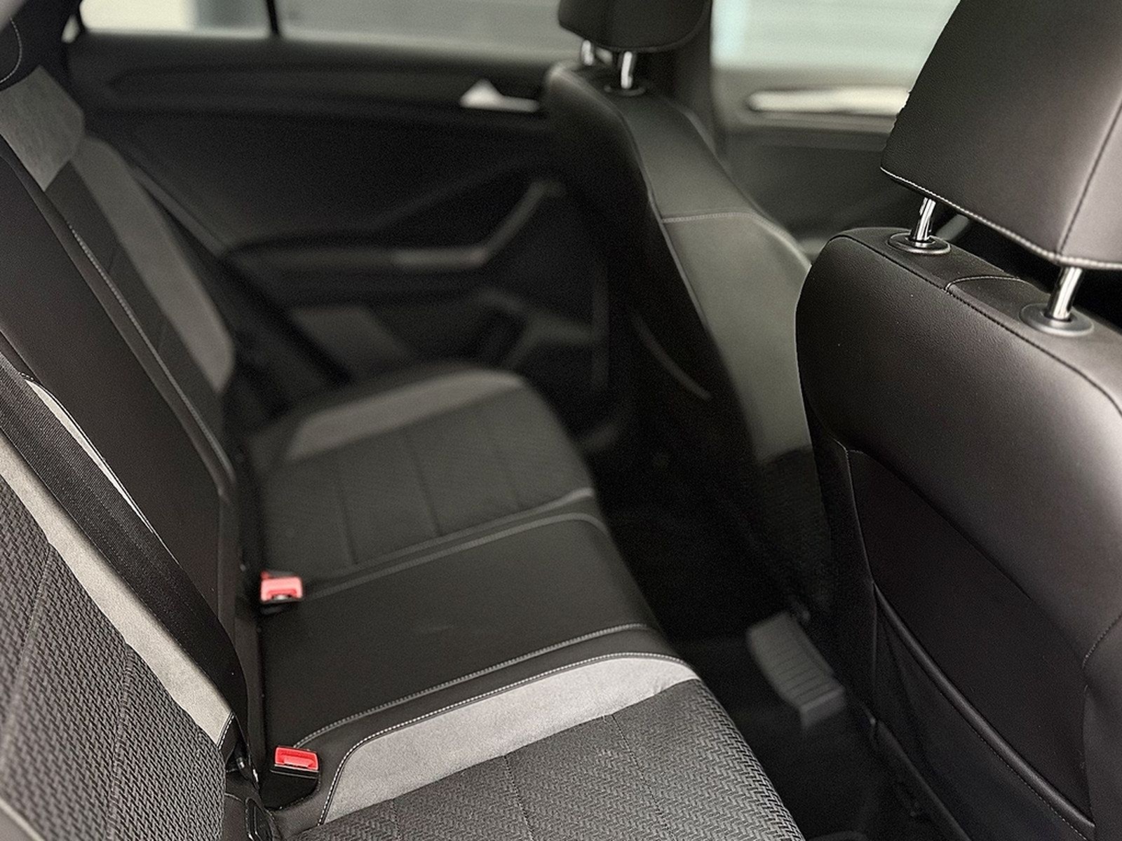 Volkswagen T-Roc R-line / Pano / 1. Hd / Kamera / AHK foto 21