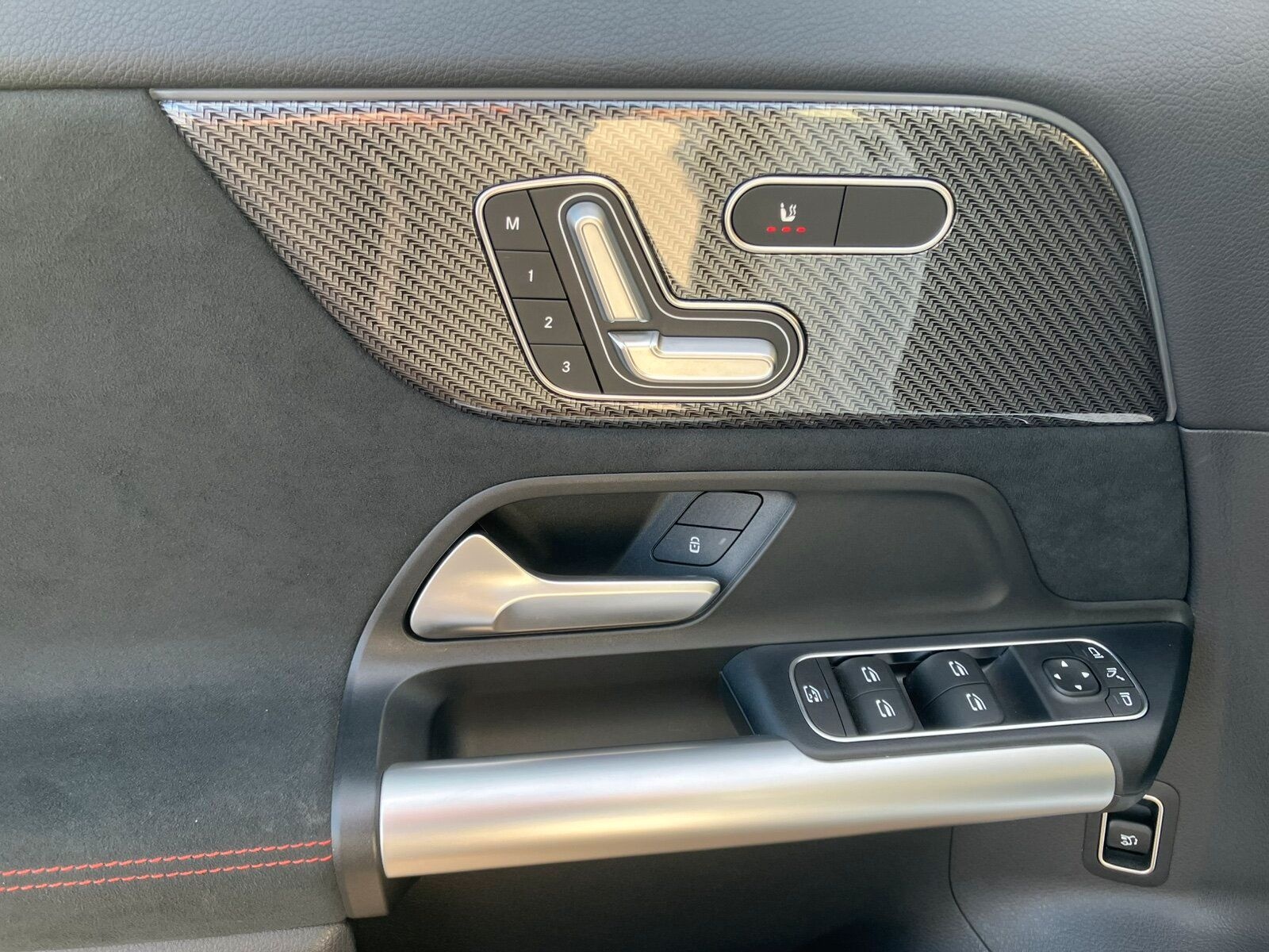 Mercedes-Benz GLA 220 d 4M AMG Line LED*Panorama*Memory*Night* foto 6