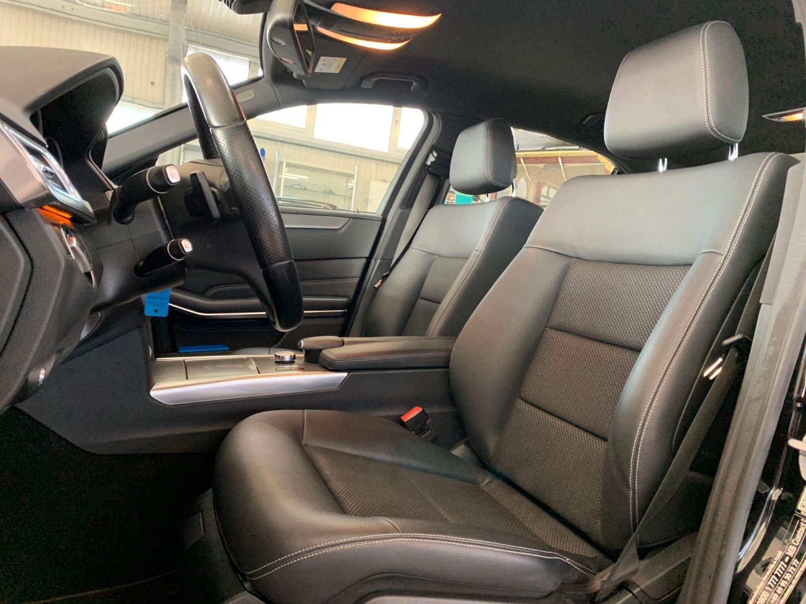 Mercedes-Benz E 200 AVANTGARDE *AUTOMATIK*AHK*LED*PDC*NAVI* foto 14