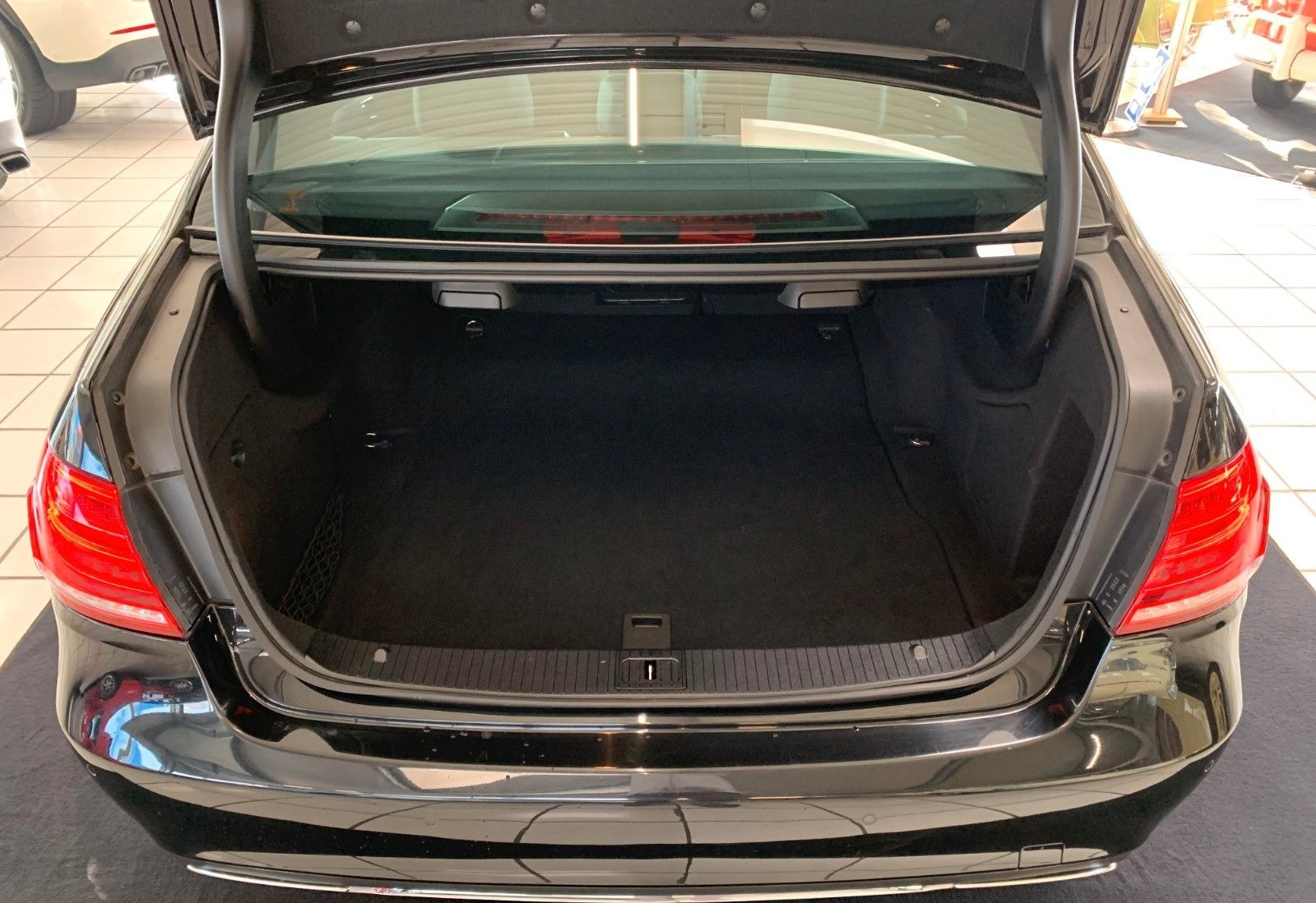 Mercedes-Benz E 200 AVANTGARDE *AUTOMATIK*AHK*LED*PDC*NAVI* foto 16