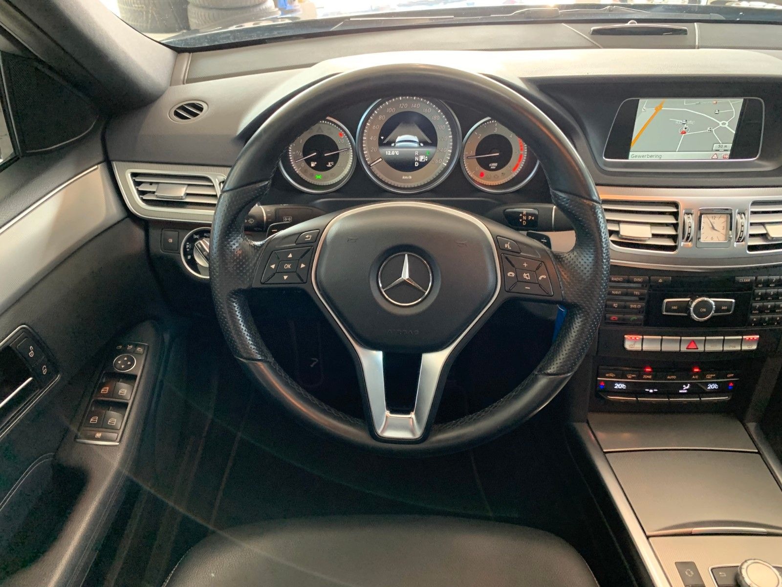 Mercedes-Benz E 200 AVANTGARDE *AUTOMATIK*AHK*LED*PDC*NAVI* foto 9