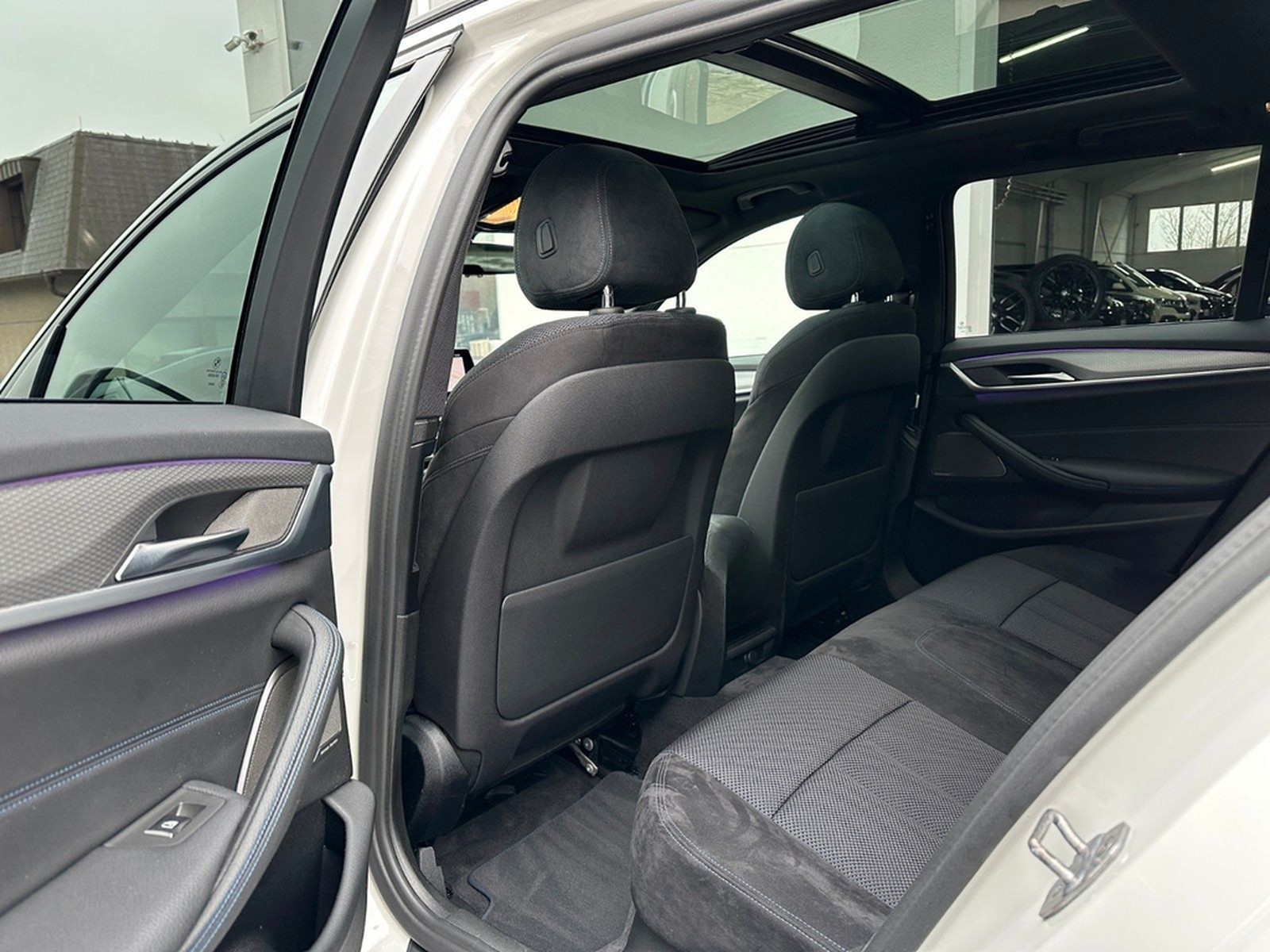 BMW 530dT xDrive AD.LED ACC MEMORY HUD H/K PANO 360° foto 13
