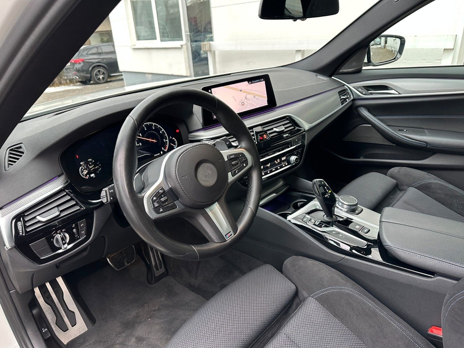 BMW 530dT xDrive AD.LED ACC MEMORY HUD H/K PANO 360° foto 15