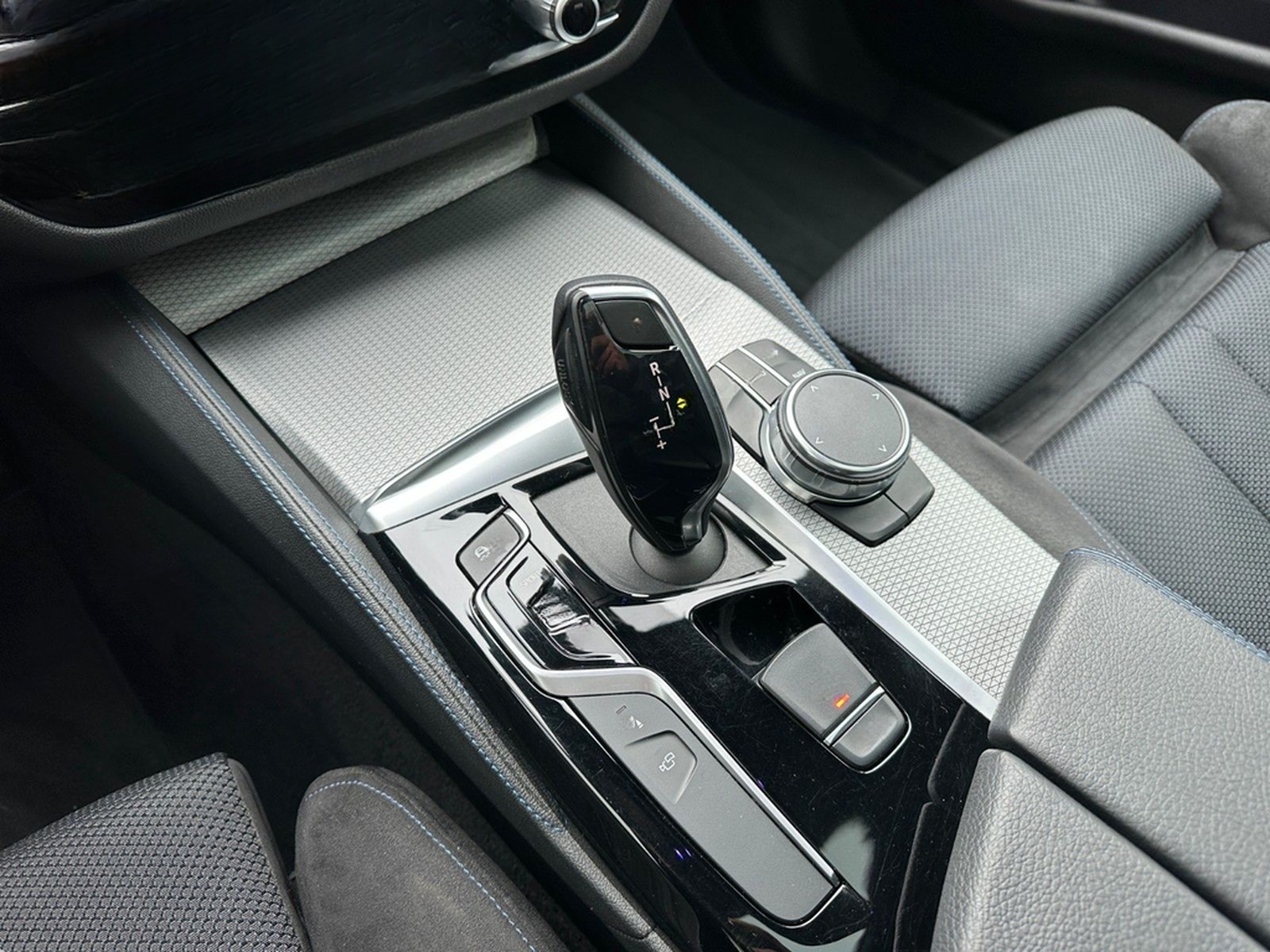 BMW 530dT xDrive AD.LED ACC MEMORY HUD H/K PANO 360° foto 18