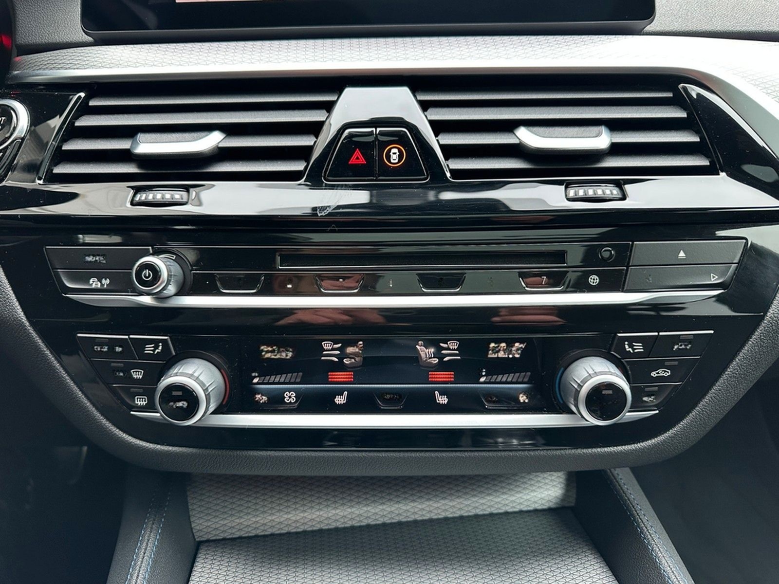 BMW 530dT xDrive AD.LED ACC MEMORY HUD H/K PANO 360° foto 19