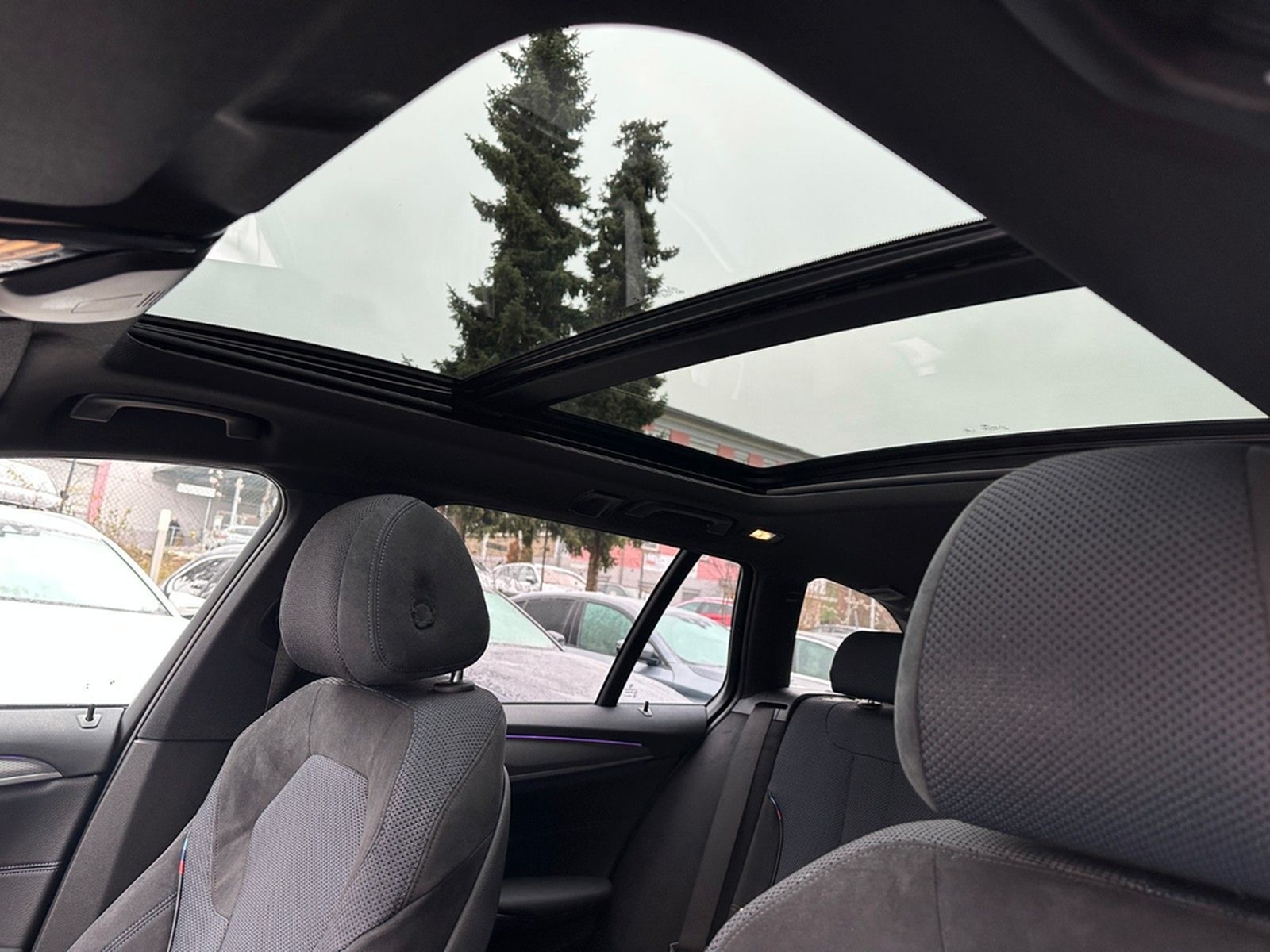 BMW 530dT xDrive AD.LED ACC MEMORY HUD H/K PANO 360° foto 29