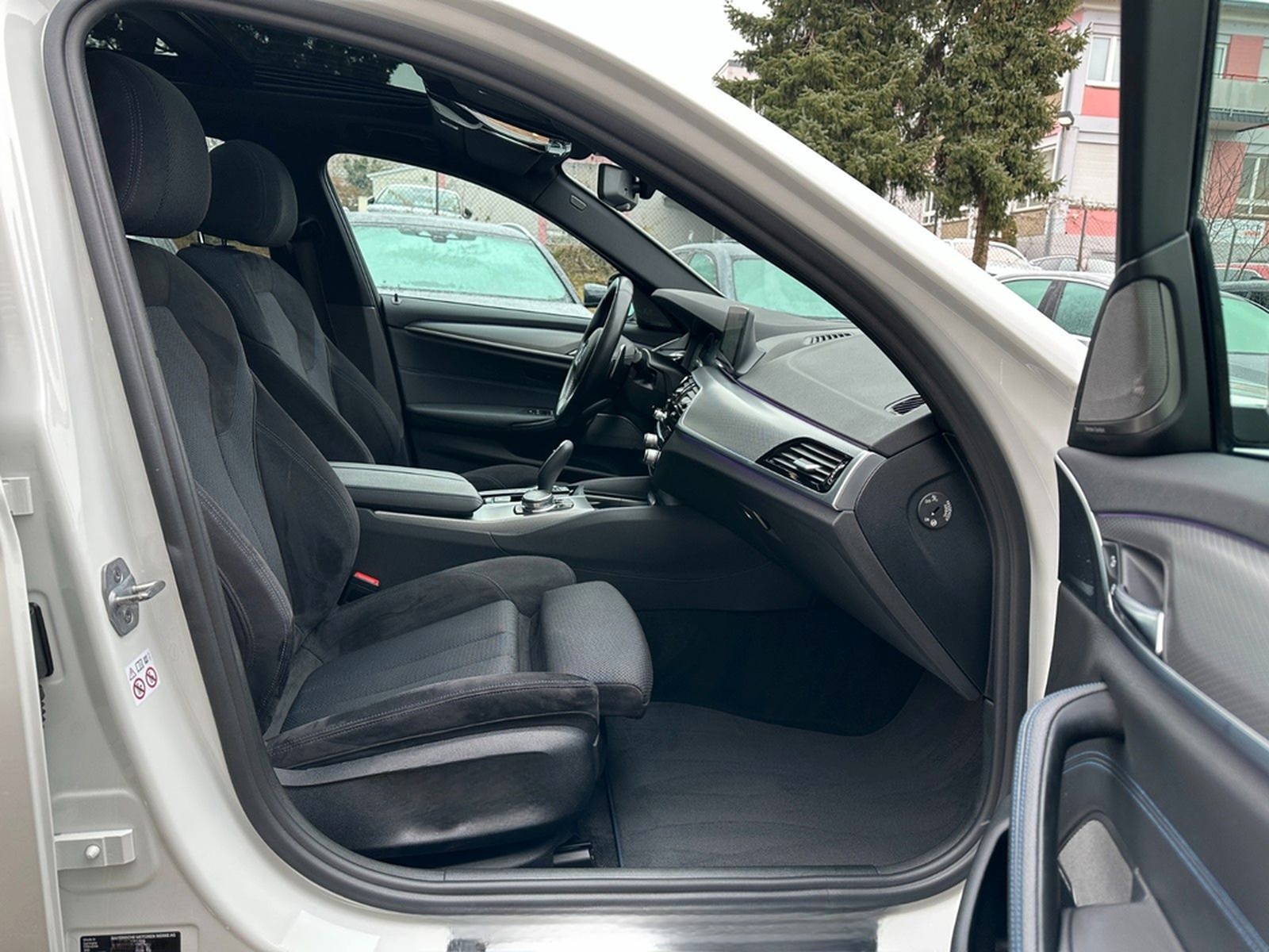 BMW 530dT xDrive AD.LED ACC MEMORY HUD H/K PANO 360° foto 9
