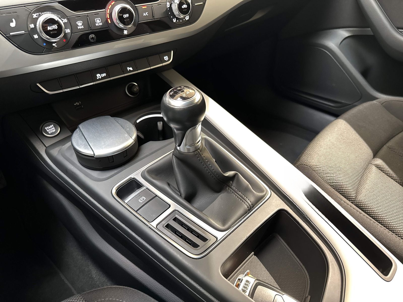 Audi A4 Avant 35 2.0 TFSI advanced AHK Smartphone Int foto 18