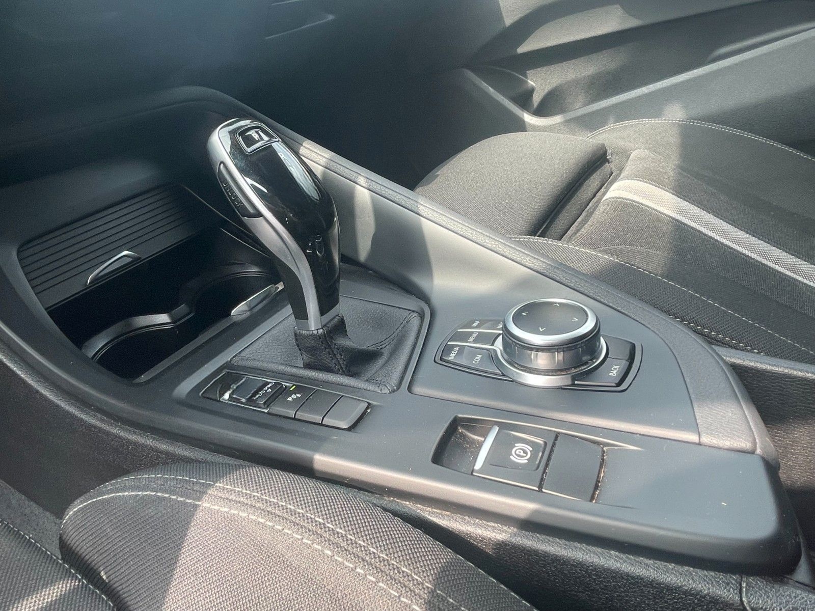 BMW X1 sDrive 20 iA *Advantage*Navi*SHZ*Kamera* foto 8