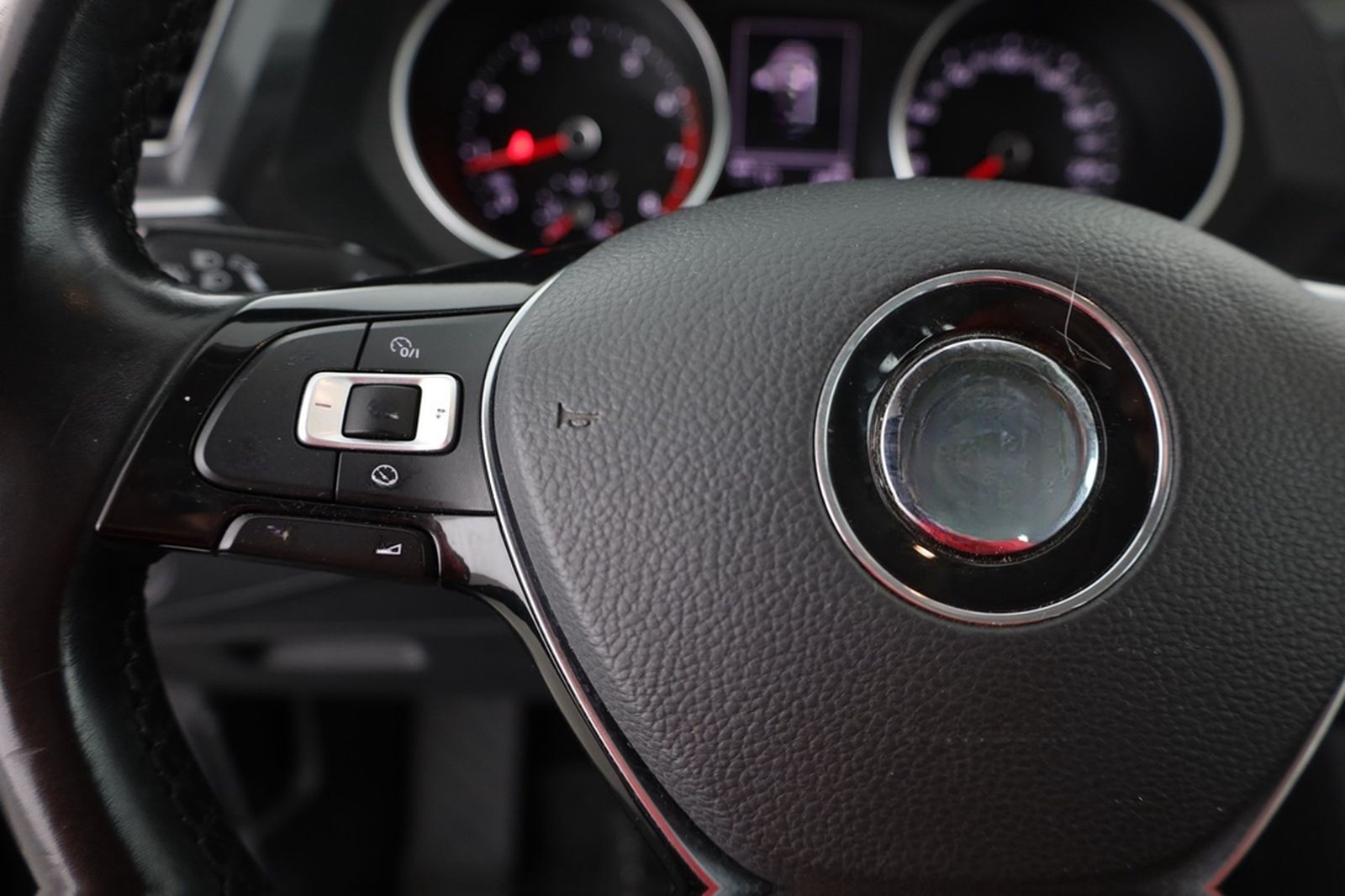 Volkswagen Tiguan 1.4 TSI LED Sitzheizung Tempomat PDC USB foto 16