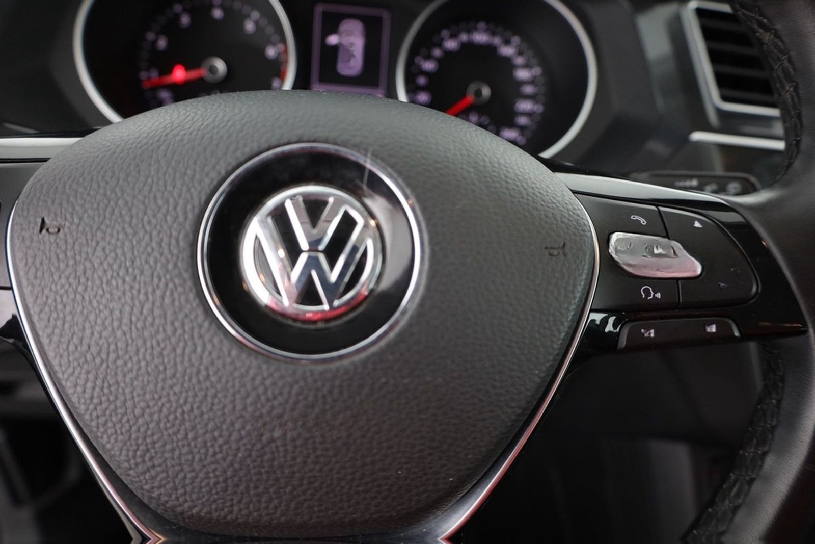 Volkswagen Tiguan 1.4 TSI LED Sitzheizung Tempomat PDC USB foto 17