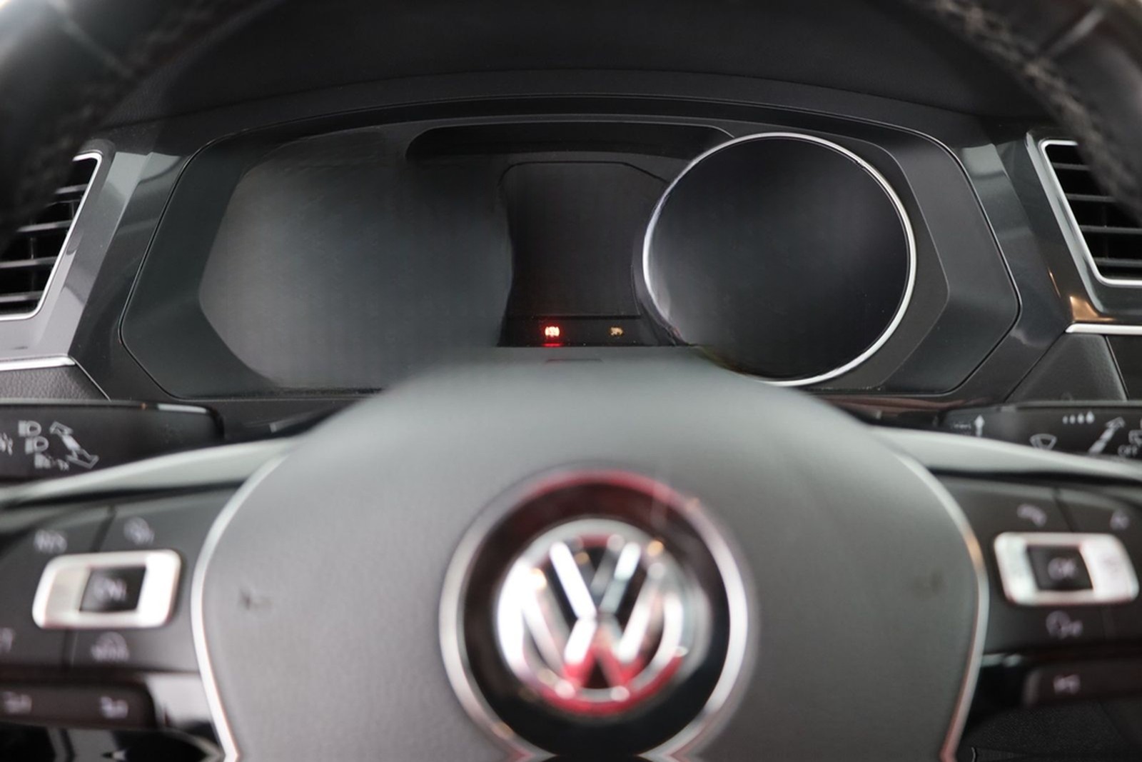 Volkswagen Tiguan 1.4 TSI LED Sitzheizung Tempomat PDC USB foto 18