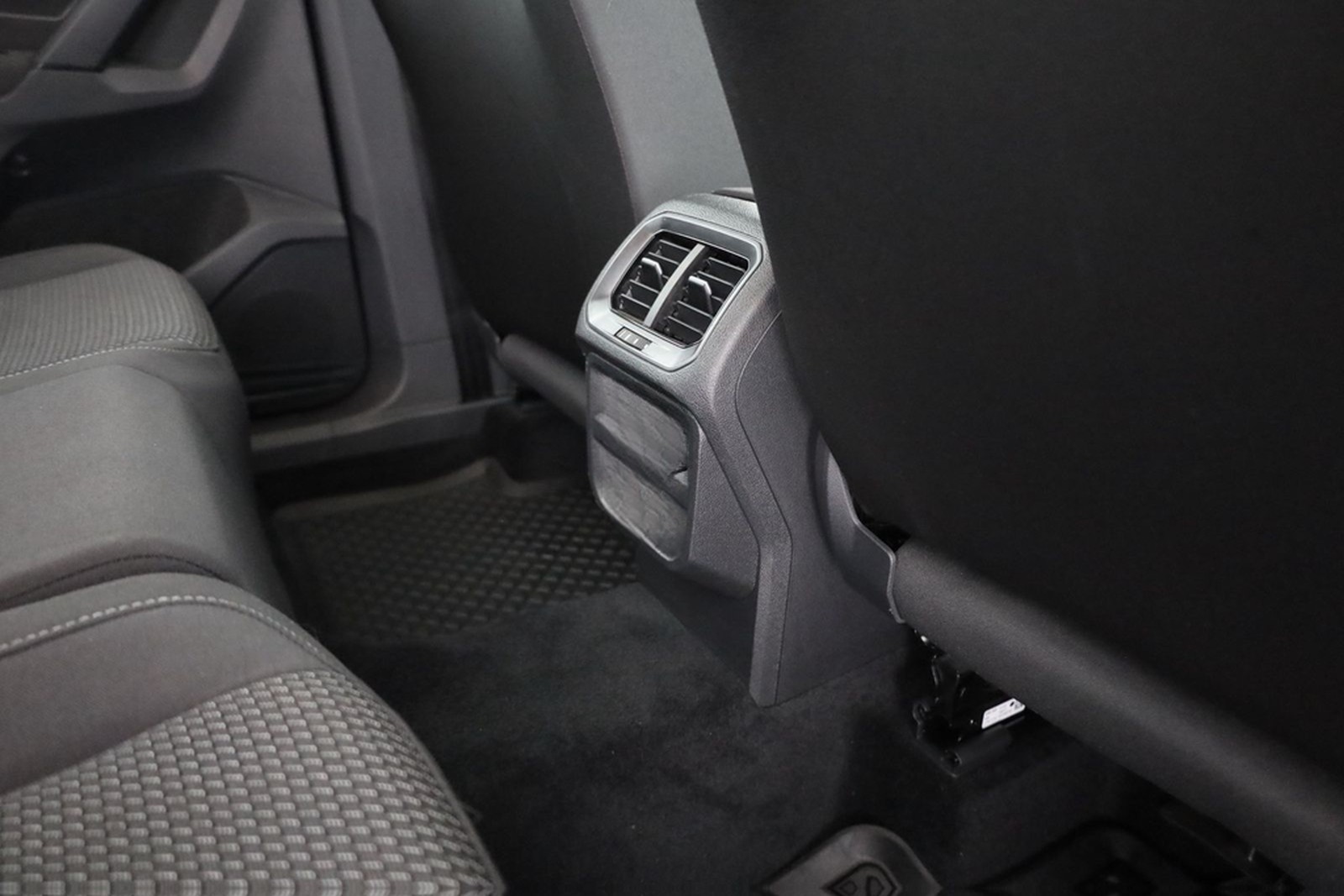 Volkswagen Tiguan 1.4 TSI LED Sitzheizung Tempomat PDC USB foto 28