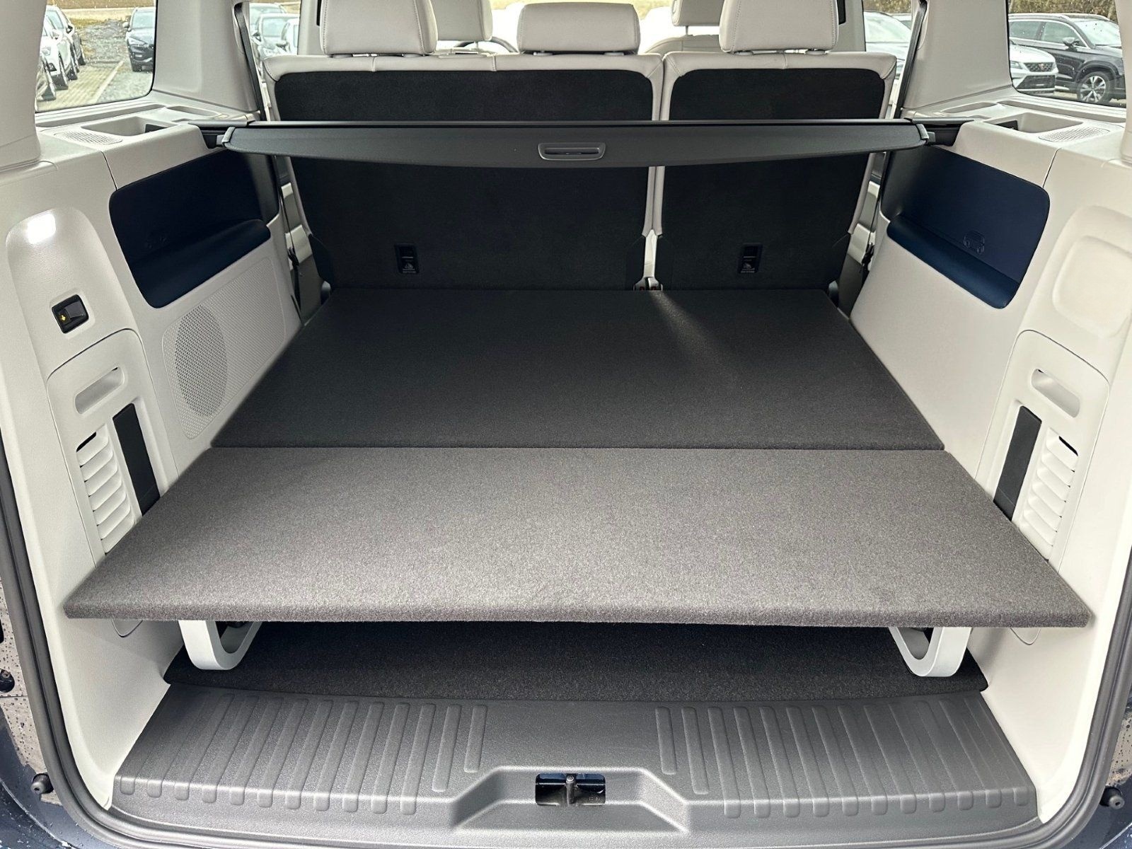 Volkswagen ID.Buzz Pro IQ.LIGHT NAVI-PRO AHK 21 ACC BLINDSP foto 8