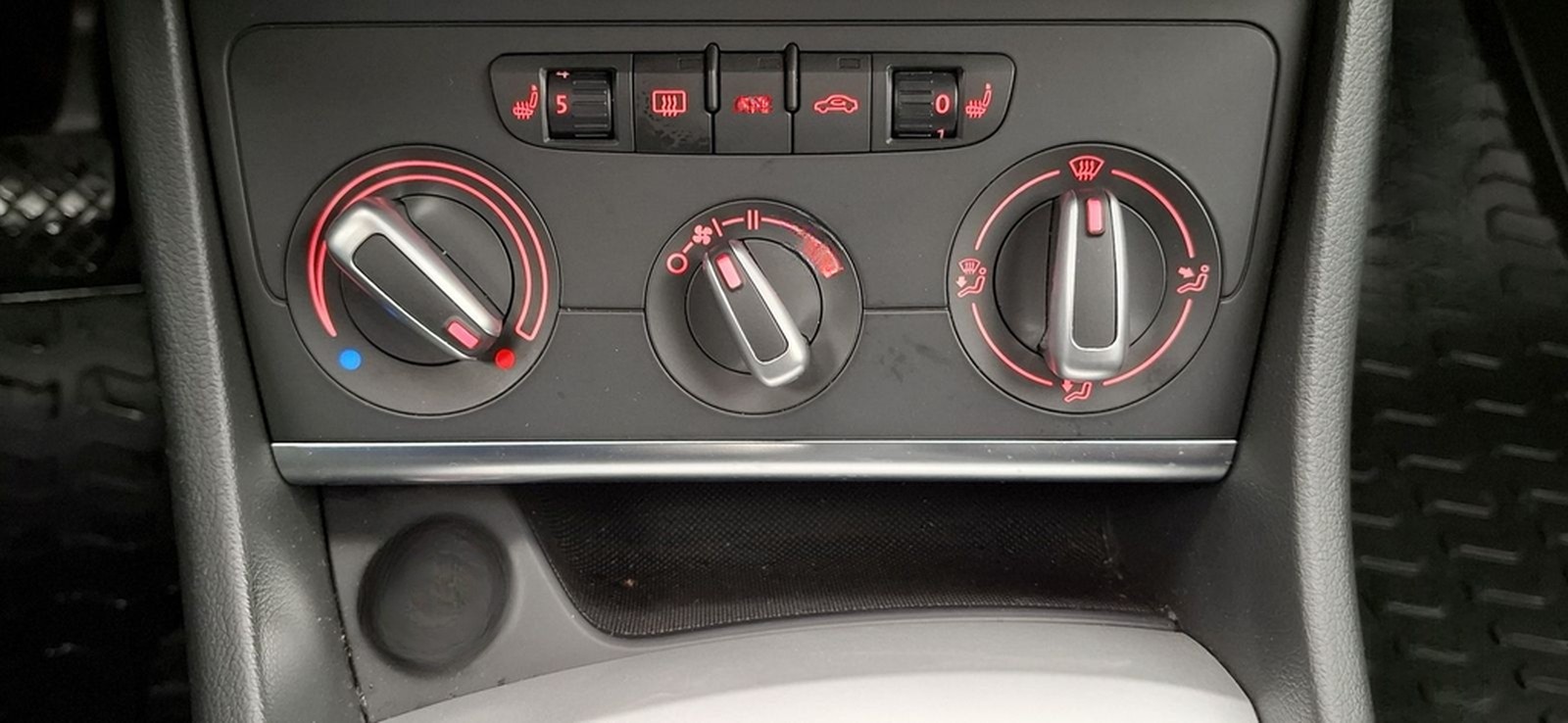 Audi Q3 1.4 TFSI Bi-Xenon Sitzheizung AHK PDC Klima foto 19