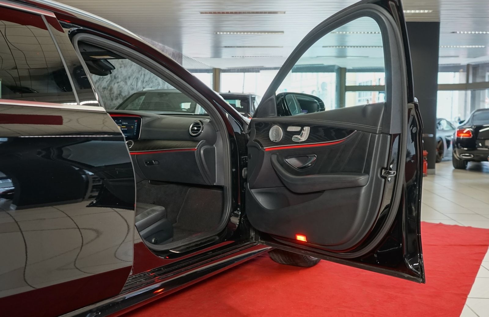 Mercedes-Benz E 63 AMG 4M MWST LED Widescreen Pano Burmester foto 36