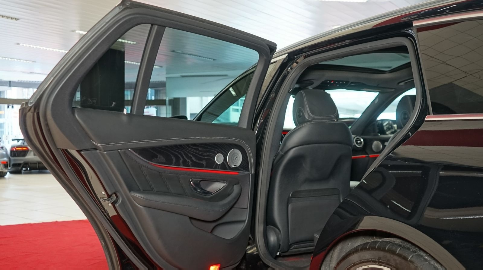 Mercedes-Benz E 63 AMG 4M MWST LED Widescreen Pano Burmester foto 37