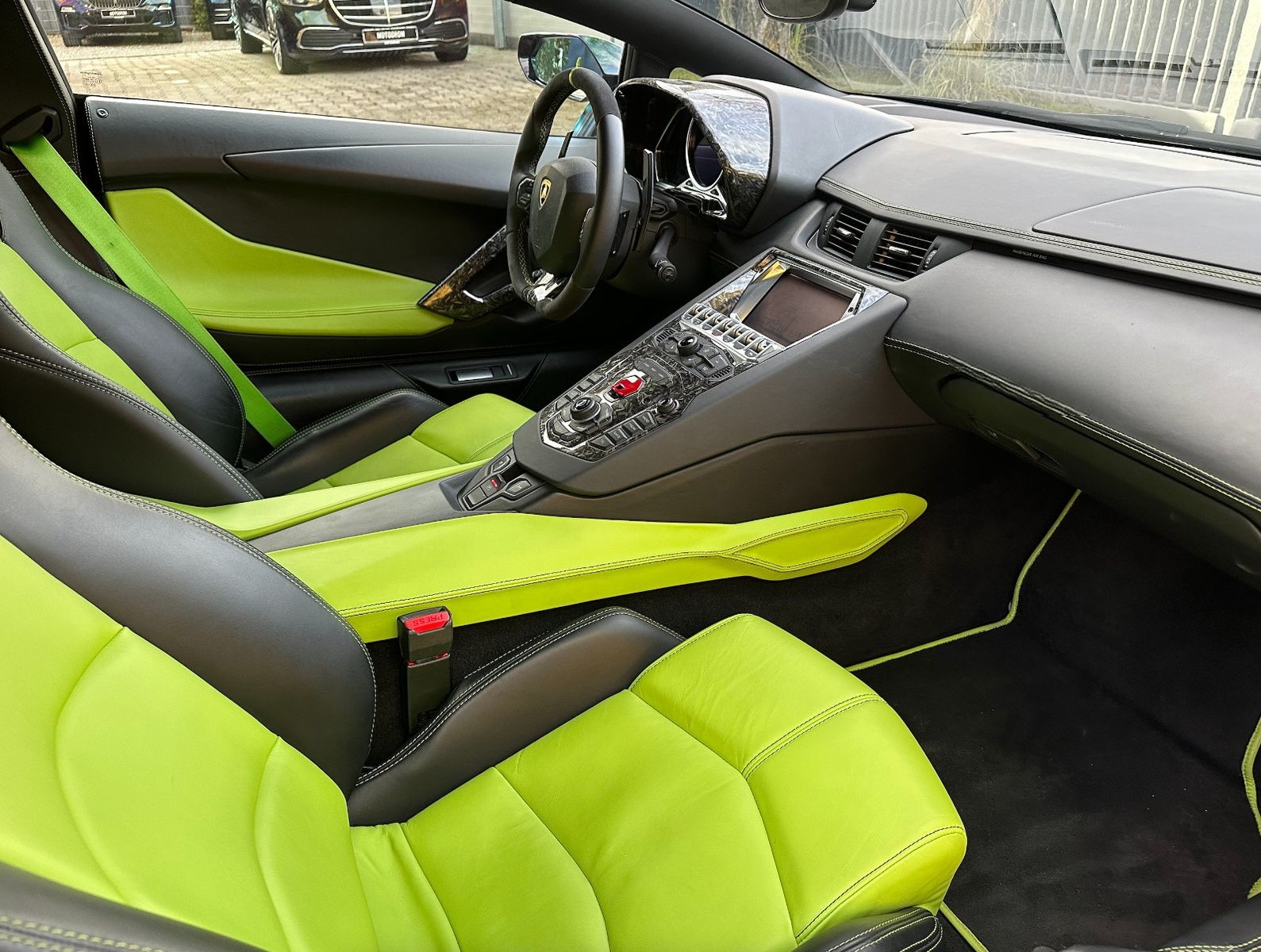Lamborghini Aventador LP 700-4 foto 6
