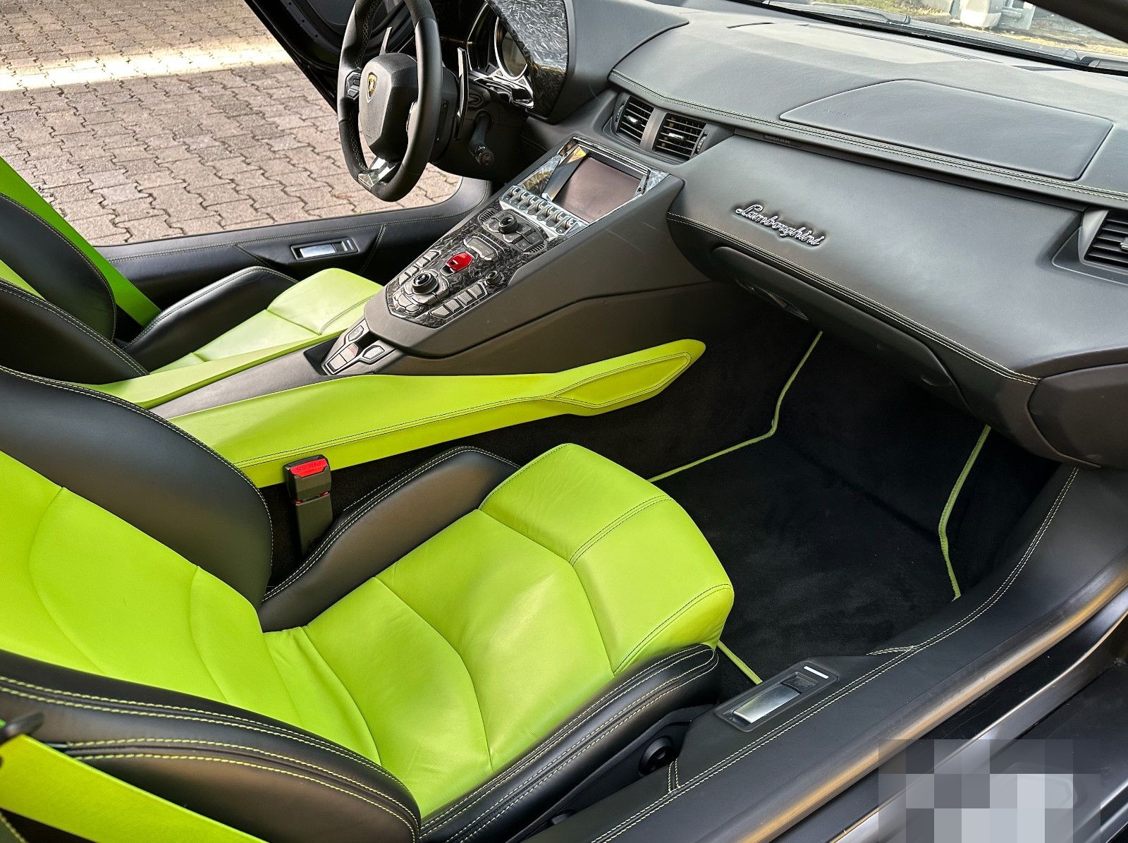 Lamborghini Aventador LP 700-4 foto 7