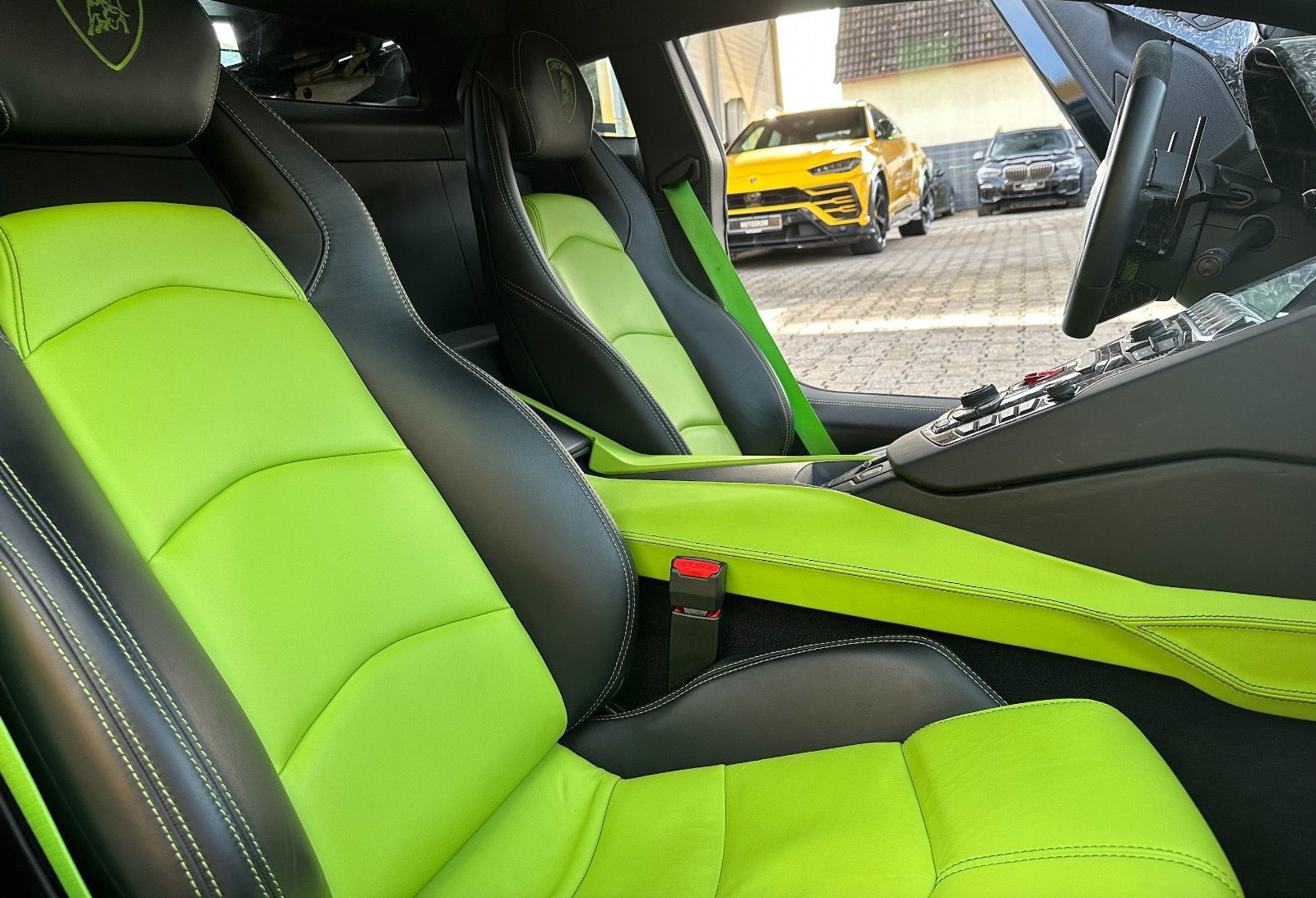 Lamborghini Aventador LP 700-4 foto 8