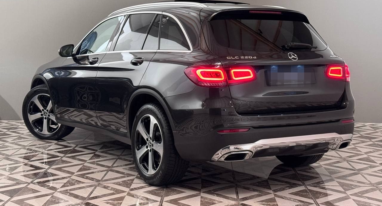 Mercedes-Benz GLC 220 d 4Matic AMG Interieur Panorama 360° foto 18