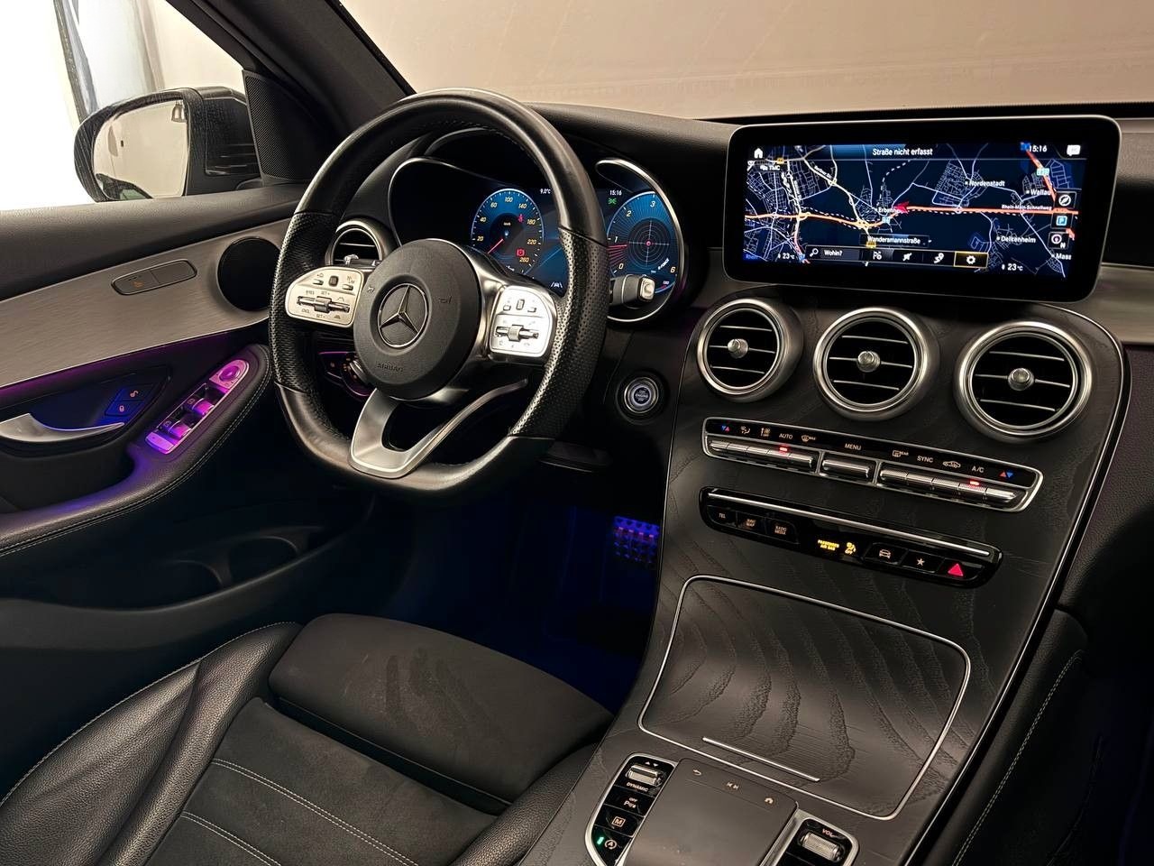 Mercedes-Benz GLC 220 d 4Matic AMG Interieur Panorama 360° foto 9