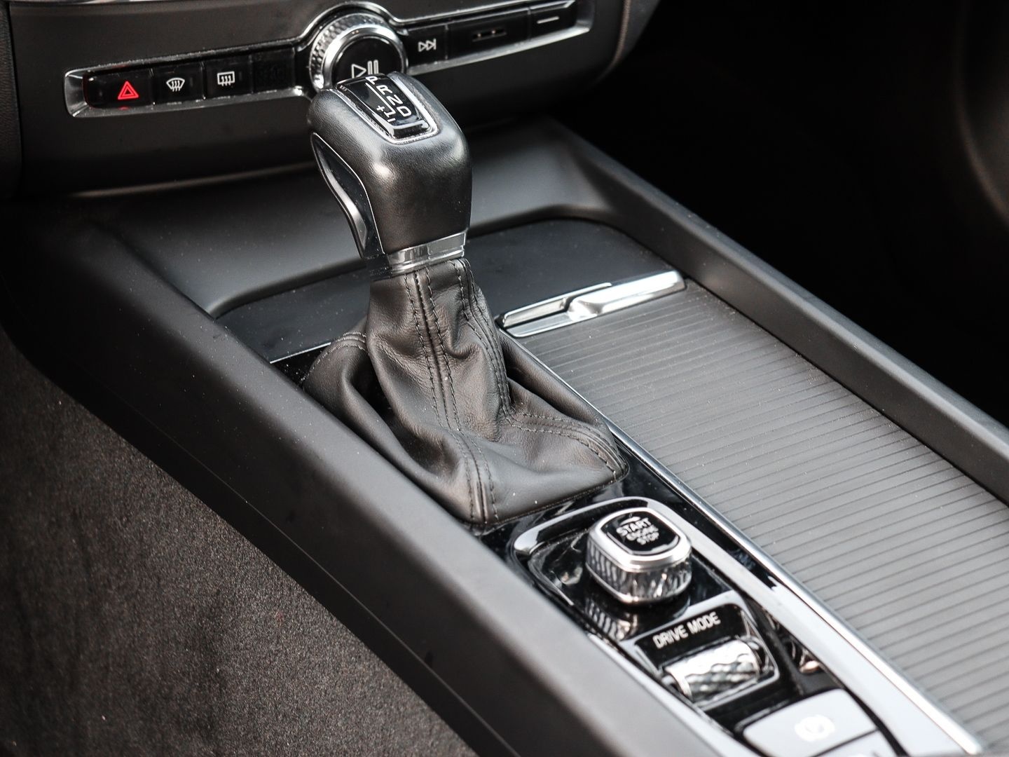 Volvo XC60 Momentum Pro 2WD AHK Navi Leder Digitales C foto 12