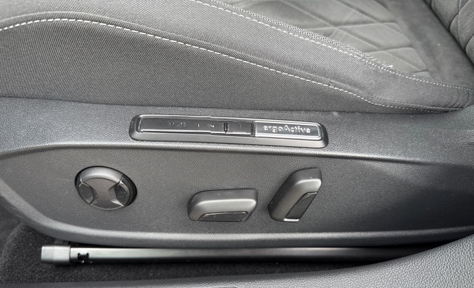 Volkswagen Golf VIII 2.0 TSI Style DSG KLIMA LED NAVI ALU foto 14