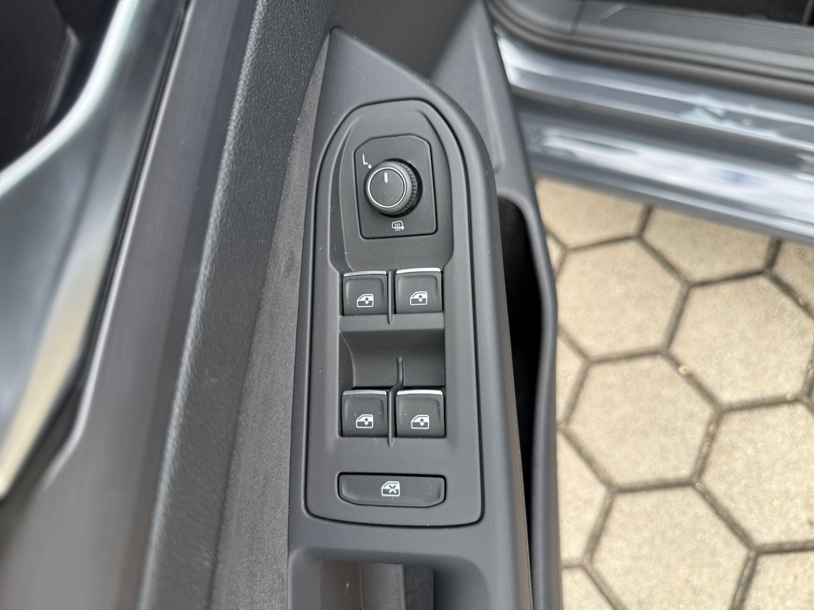 Volkswagen Golf VIII 2.0 TSI Style DSG KLIMA LED NAVI ALU foto 19
