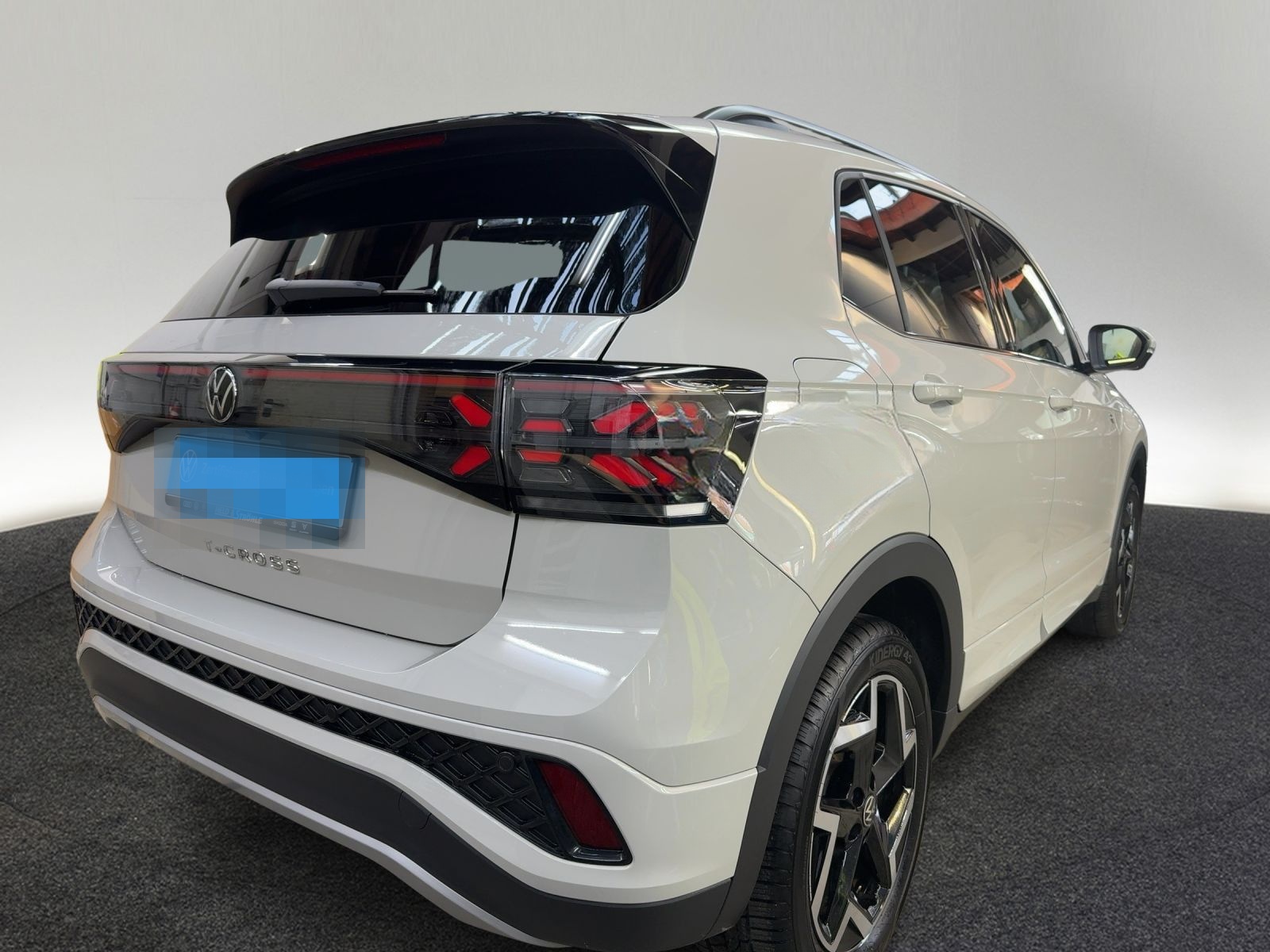 Volkswagen T-Cross R-LINE 1.5 TSI DSG AHK IQ-LED NAV KAM foto 4